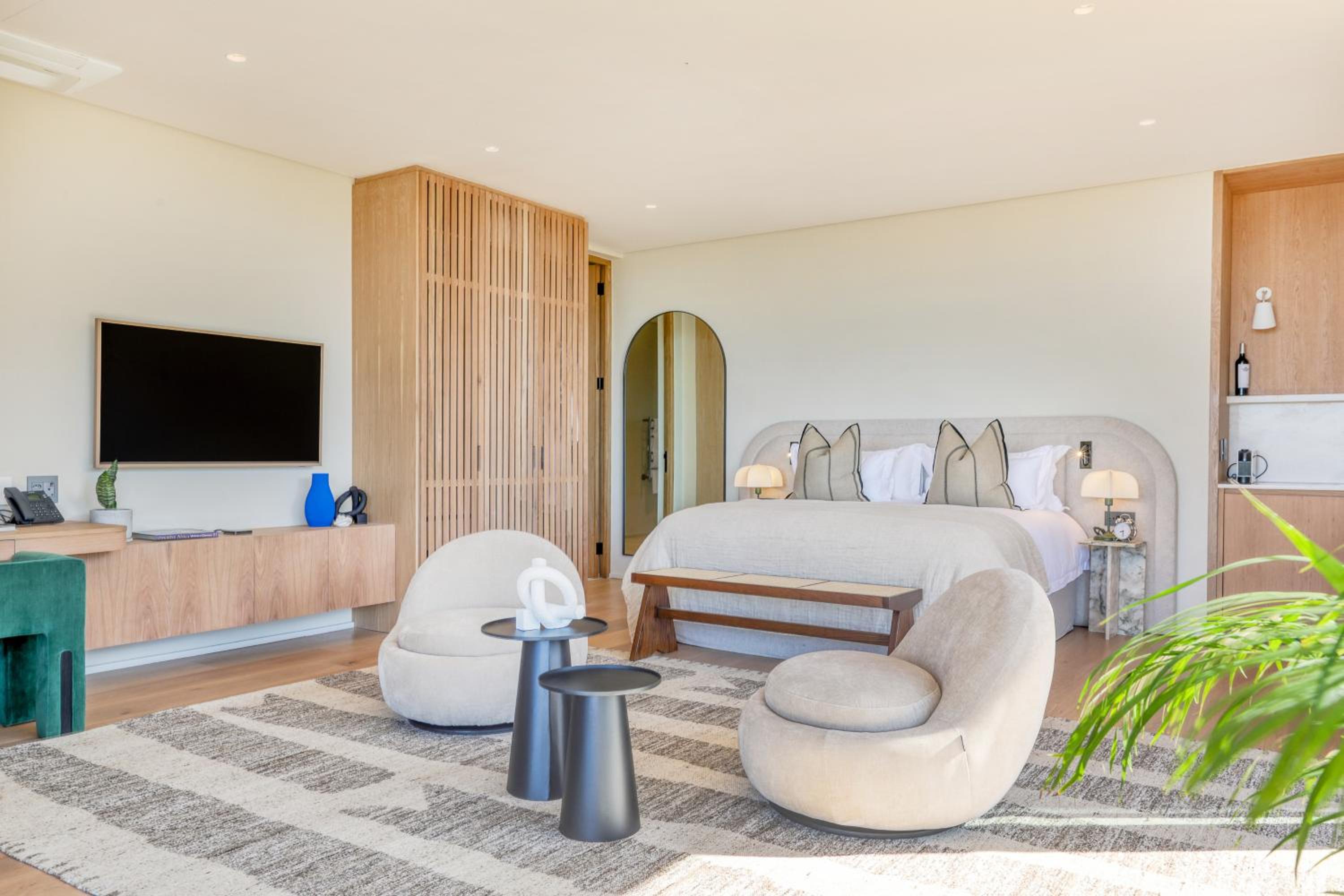 Executive King Room - Photo 15