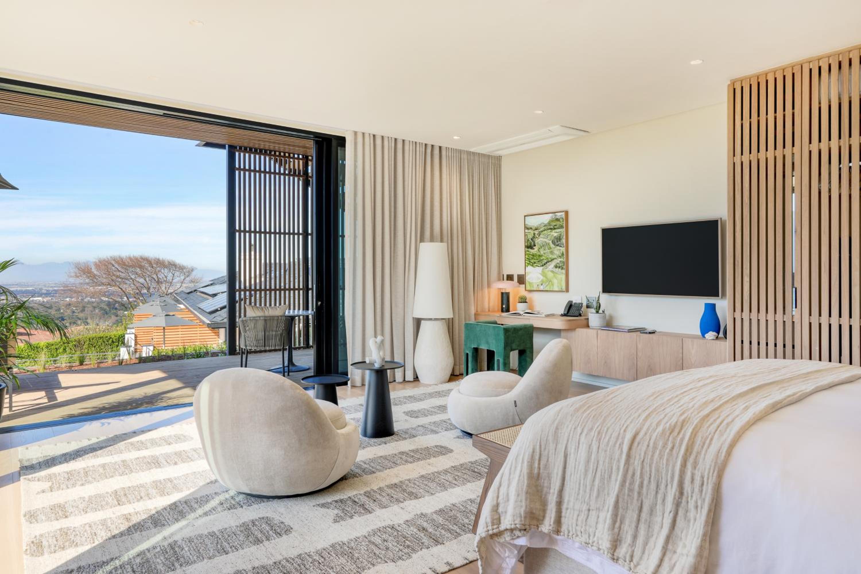 Executive King Room - Photo 16