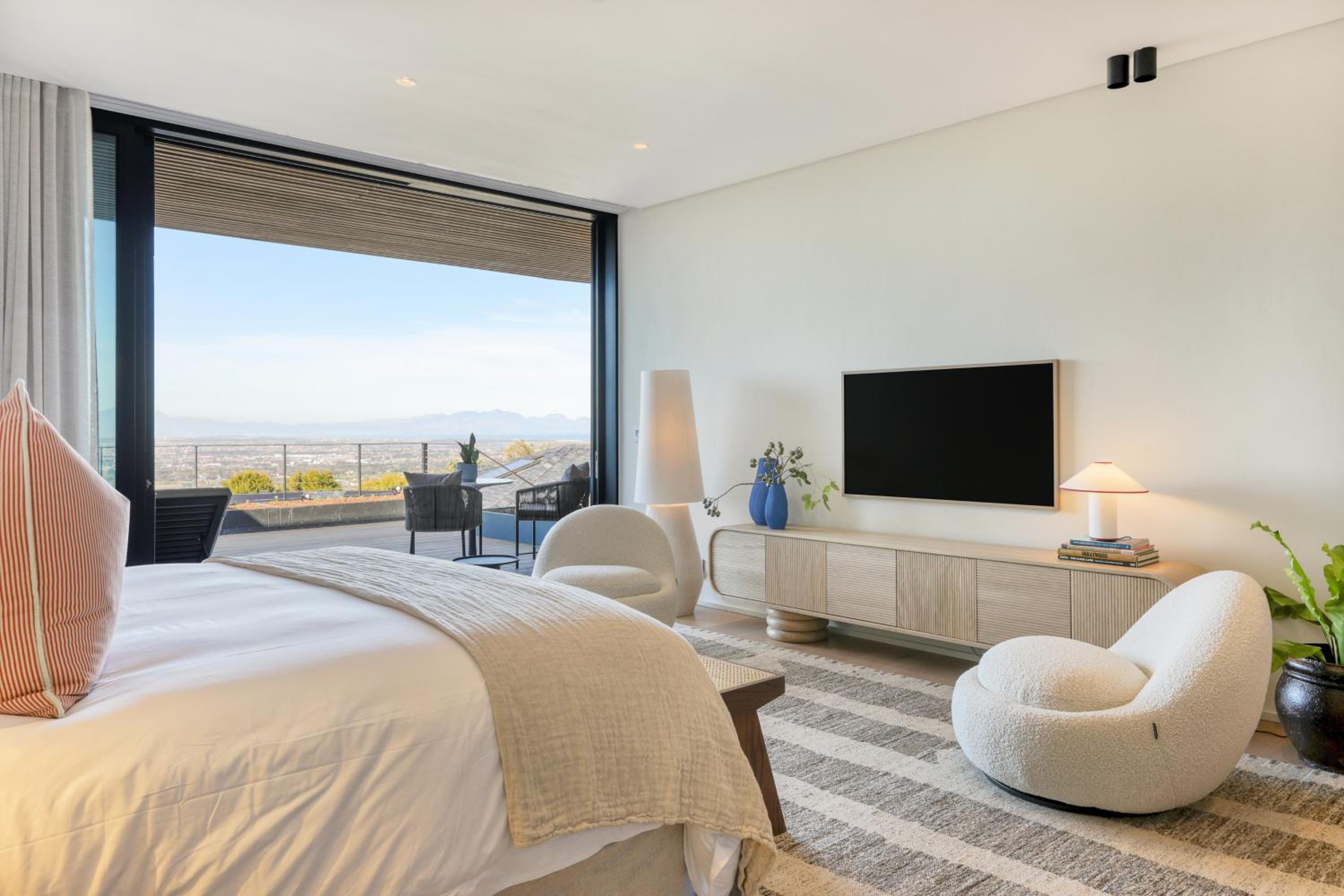 Executive King Room - Photo 17