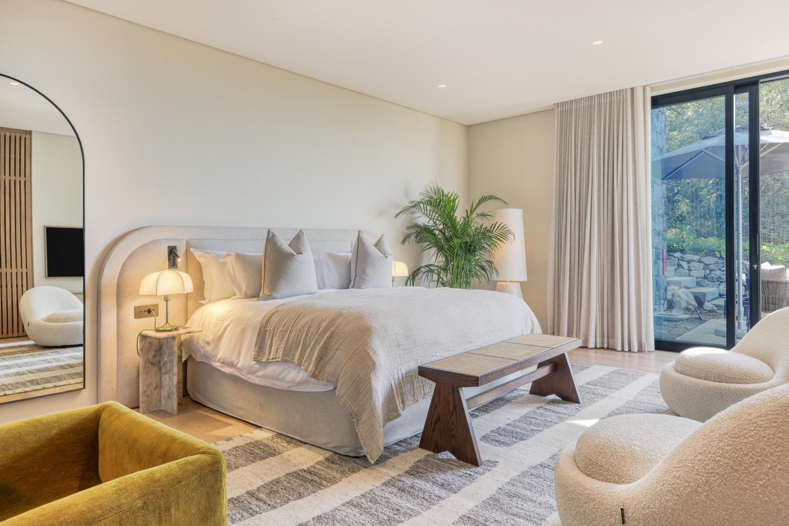 Executive King Room - Photo 18