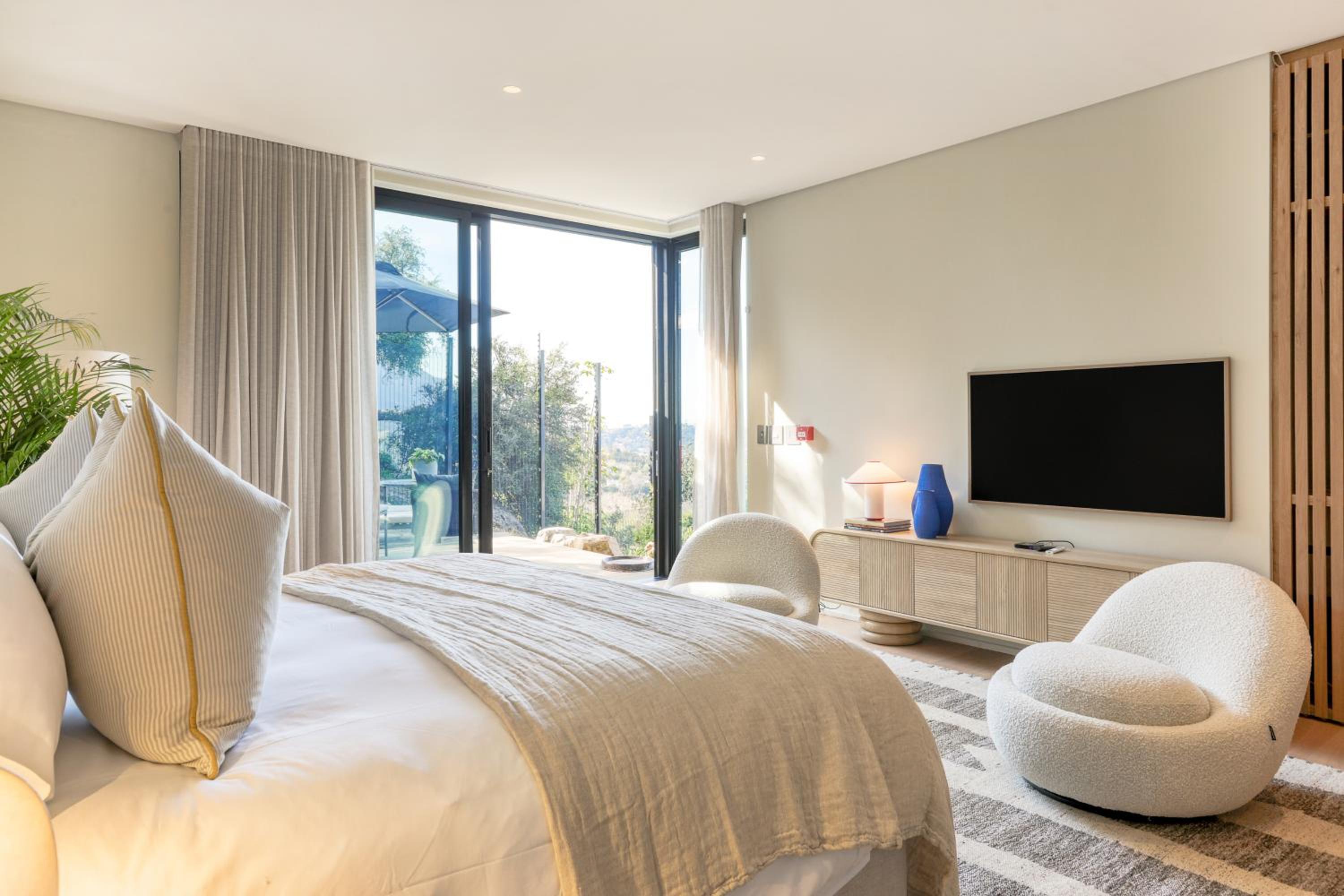 Executive King Room - Photo 20