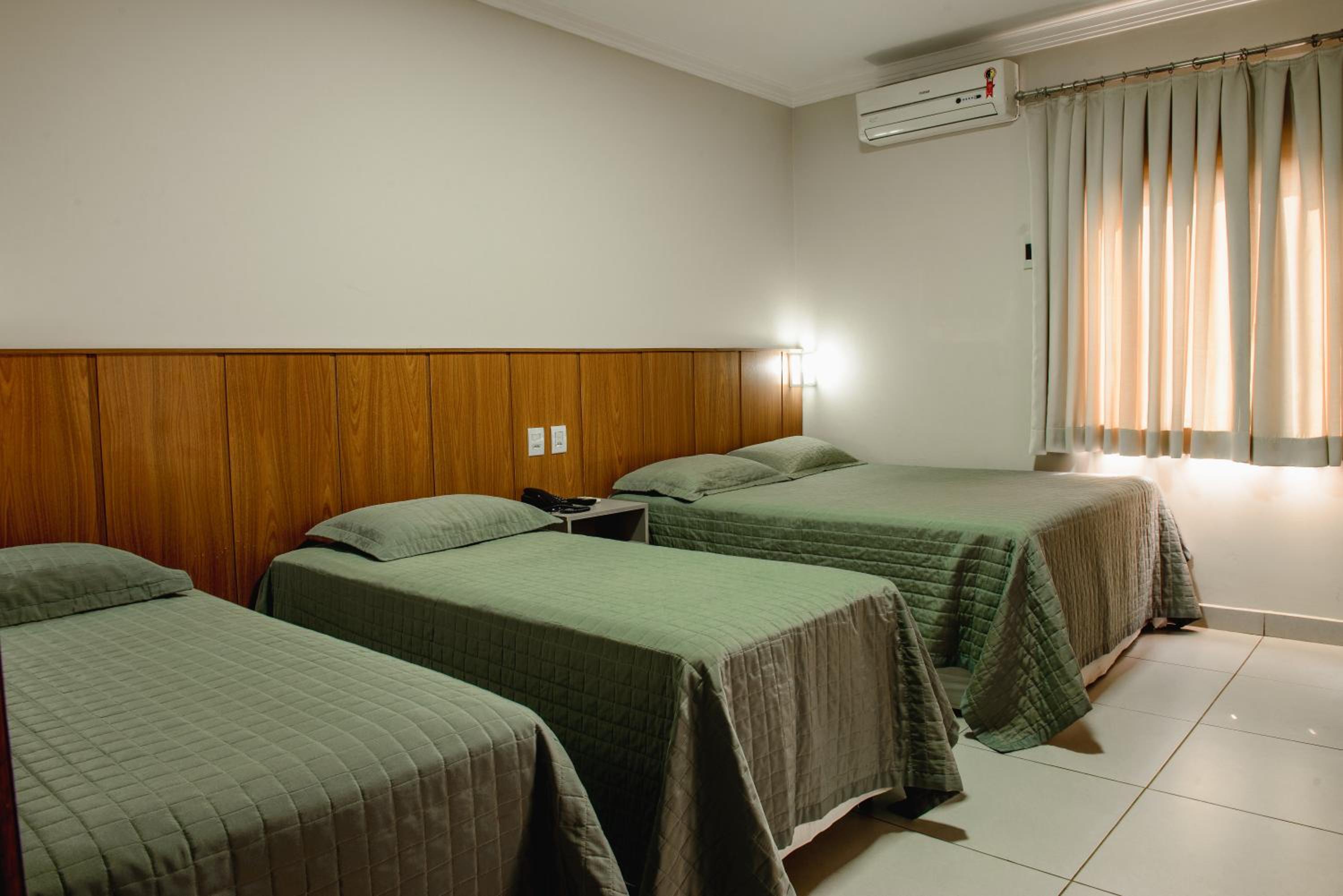 Superior Quadruple Room with Private Bathroom photo 2