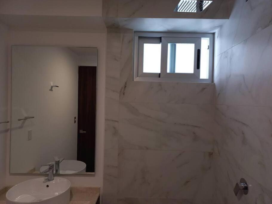 Single Room with Private Bathroom photo 2