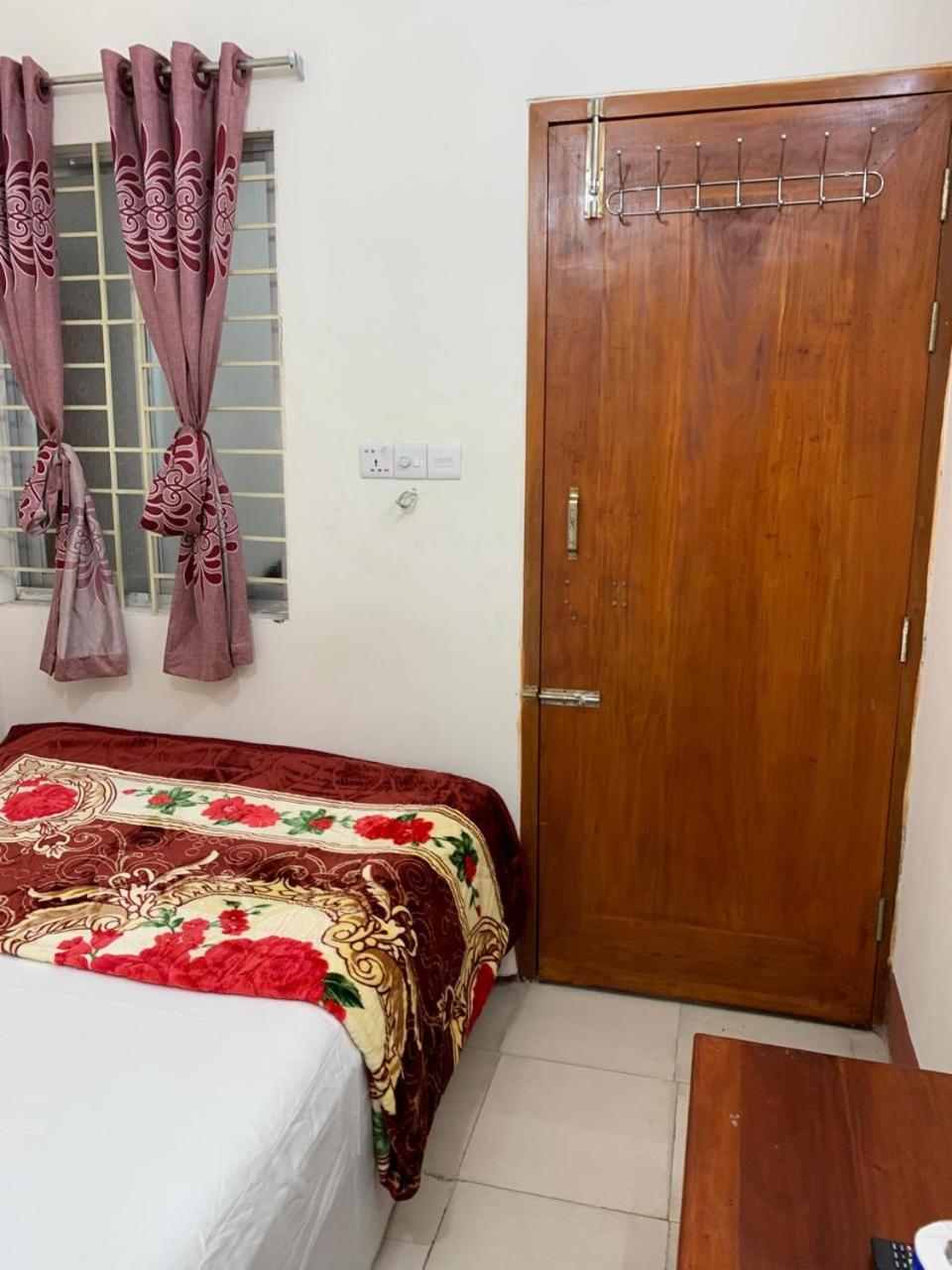 Queen Room photo 1