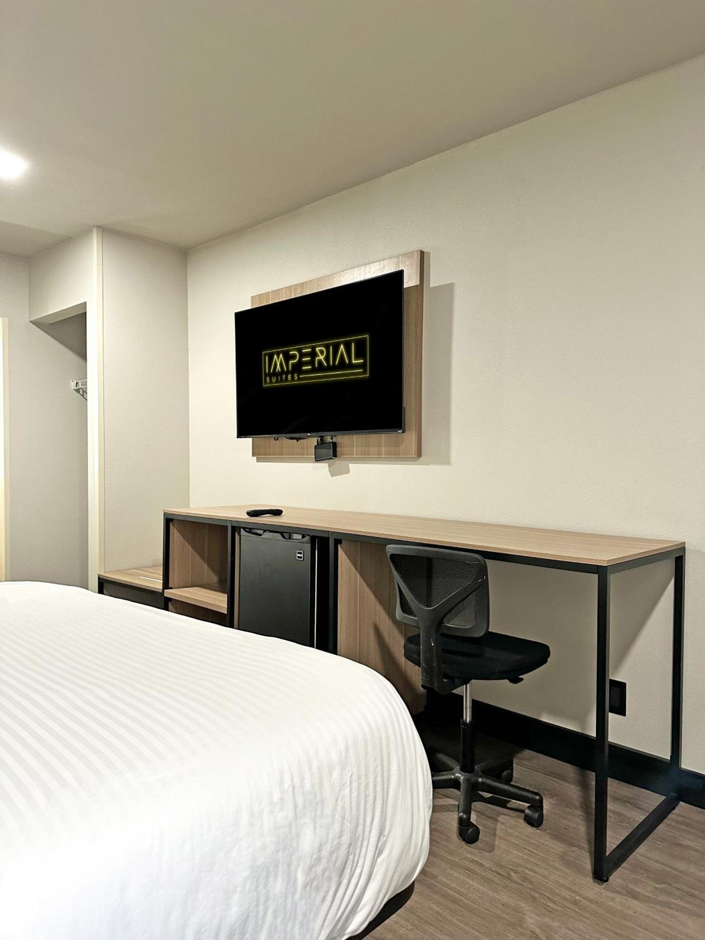 Queen Room photo 2