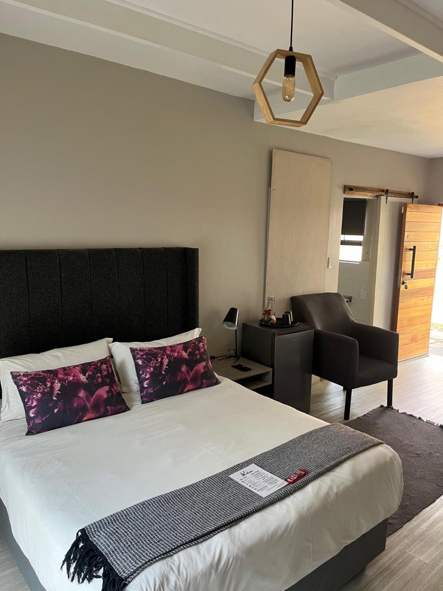Deluxe Double Room - Photo 10
