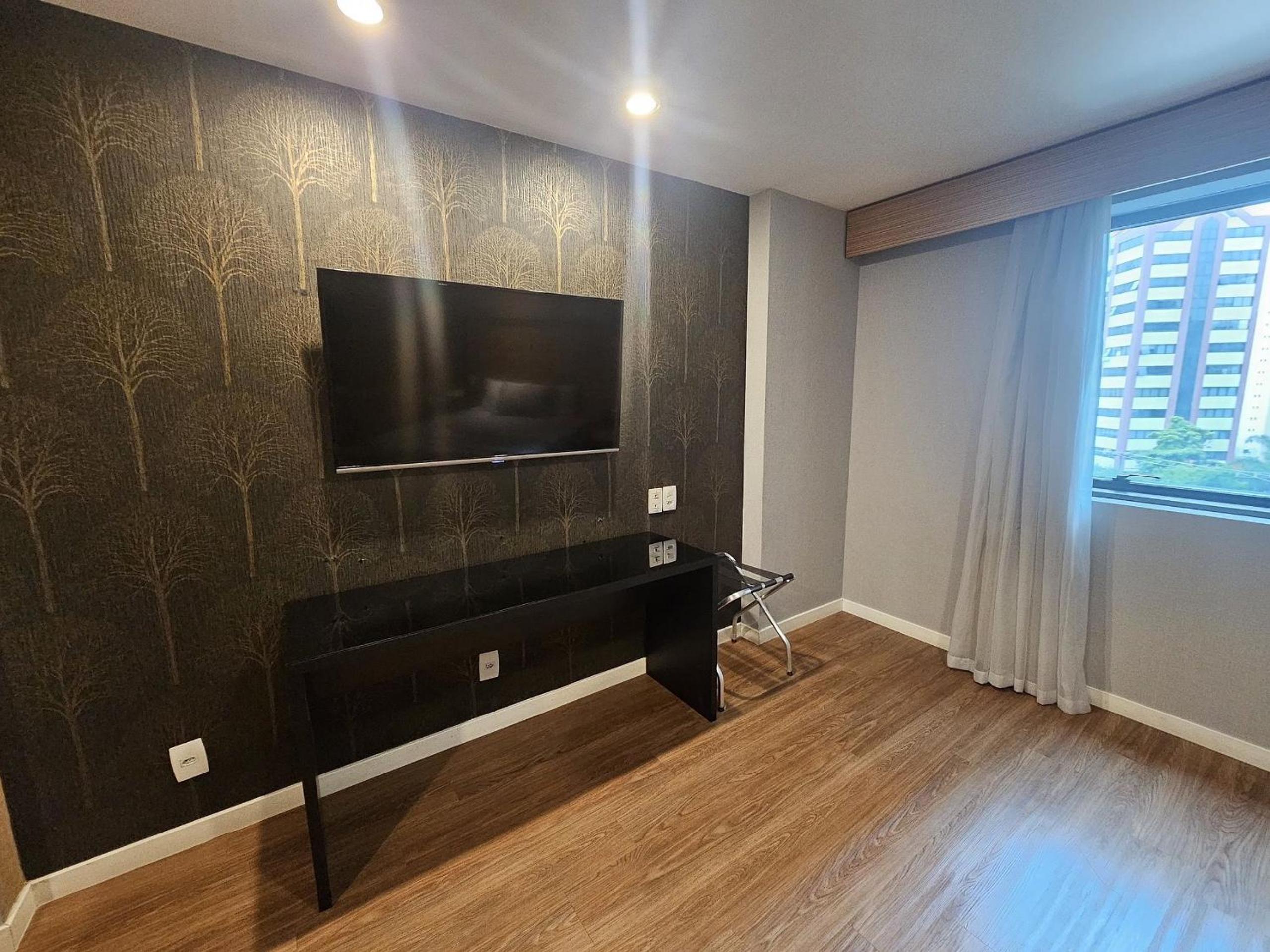 Deluxe Queen Suite
