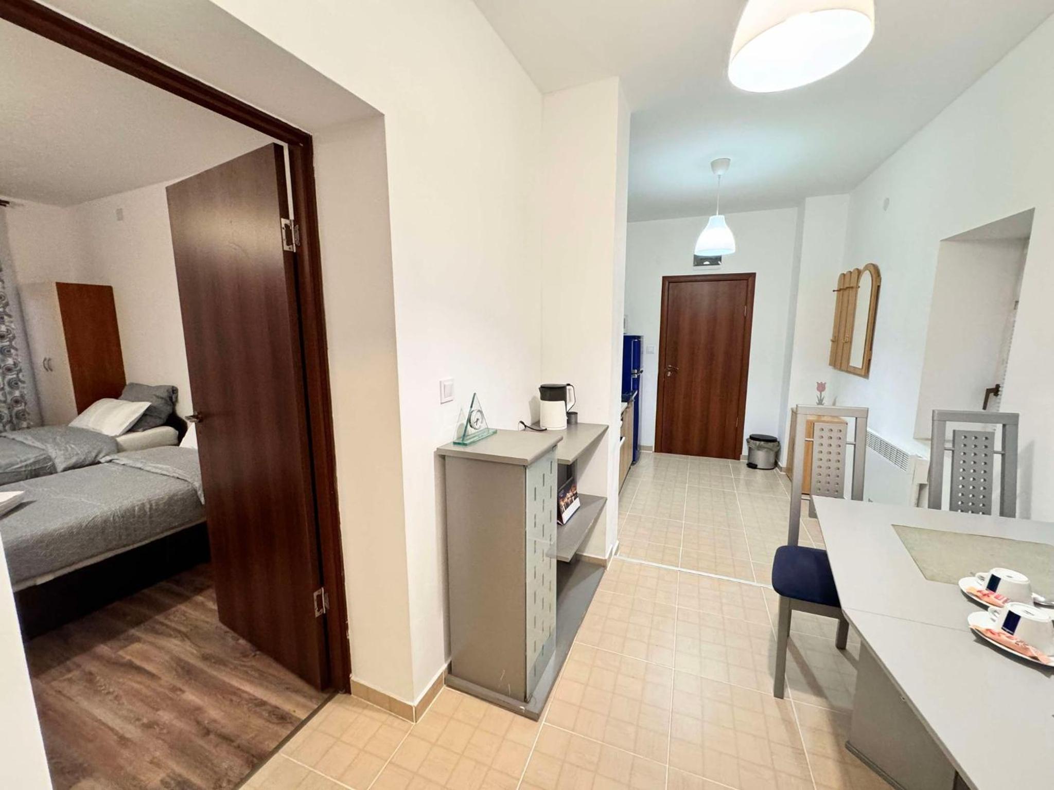 One-Bedroom Apartment - Non-Smoking photo 1