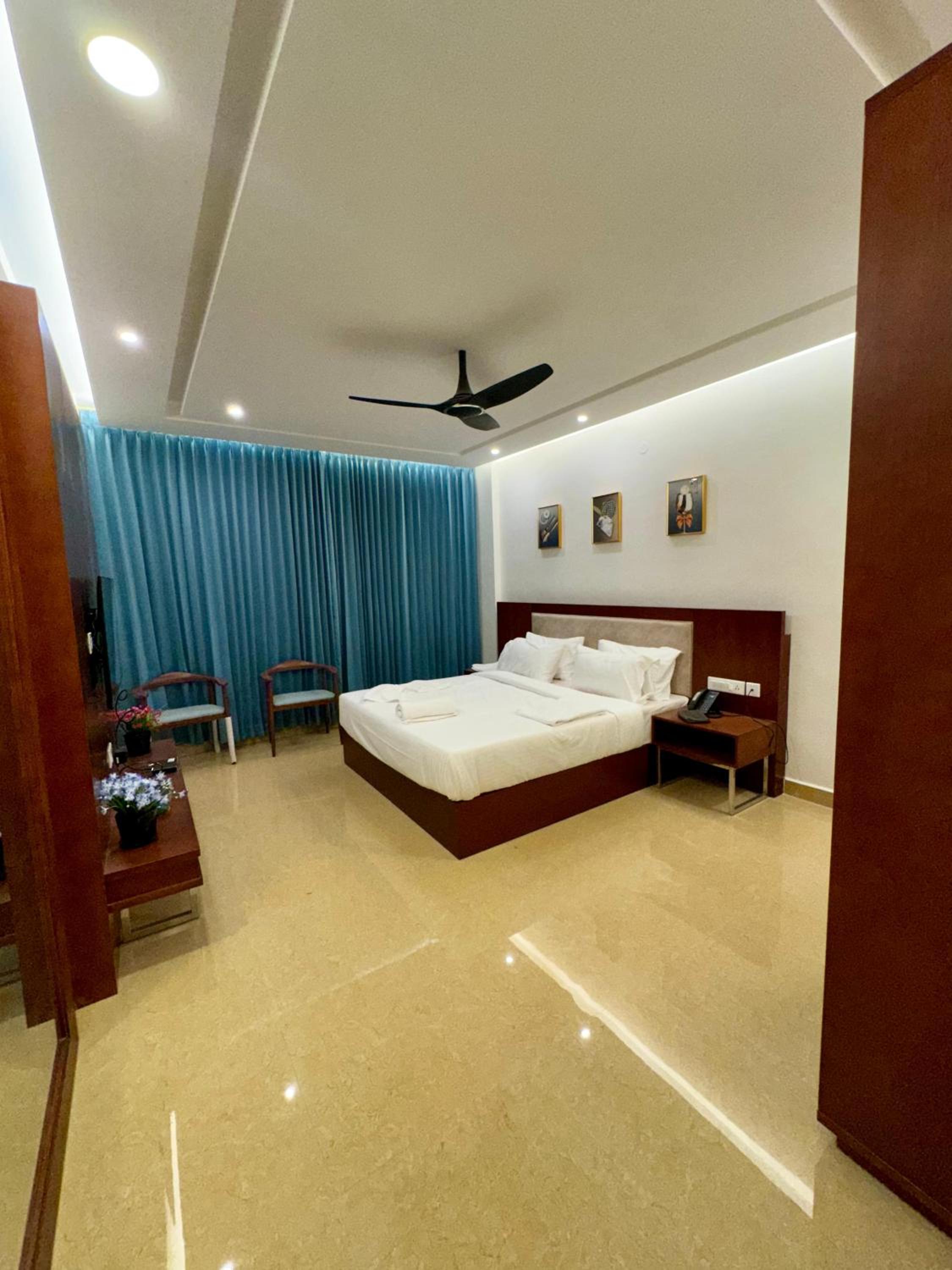 Superior King Room - Photo 6