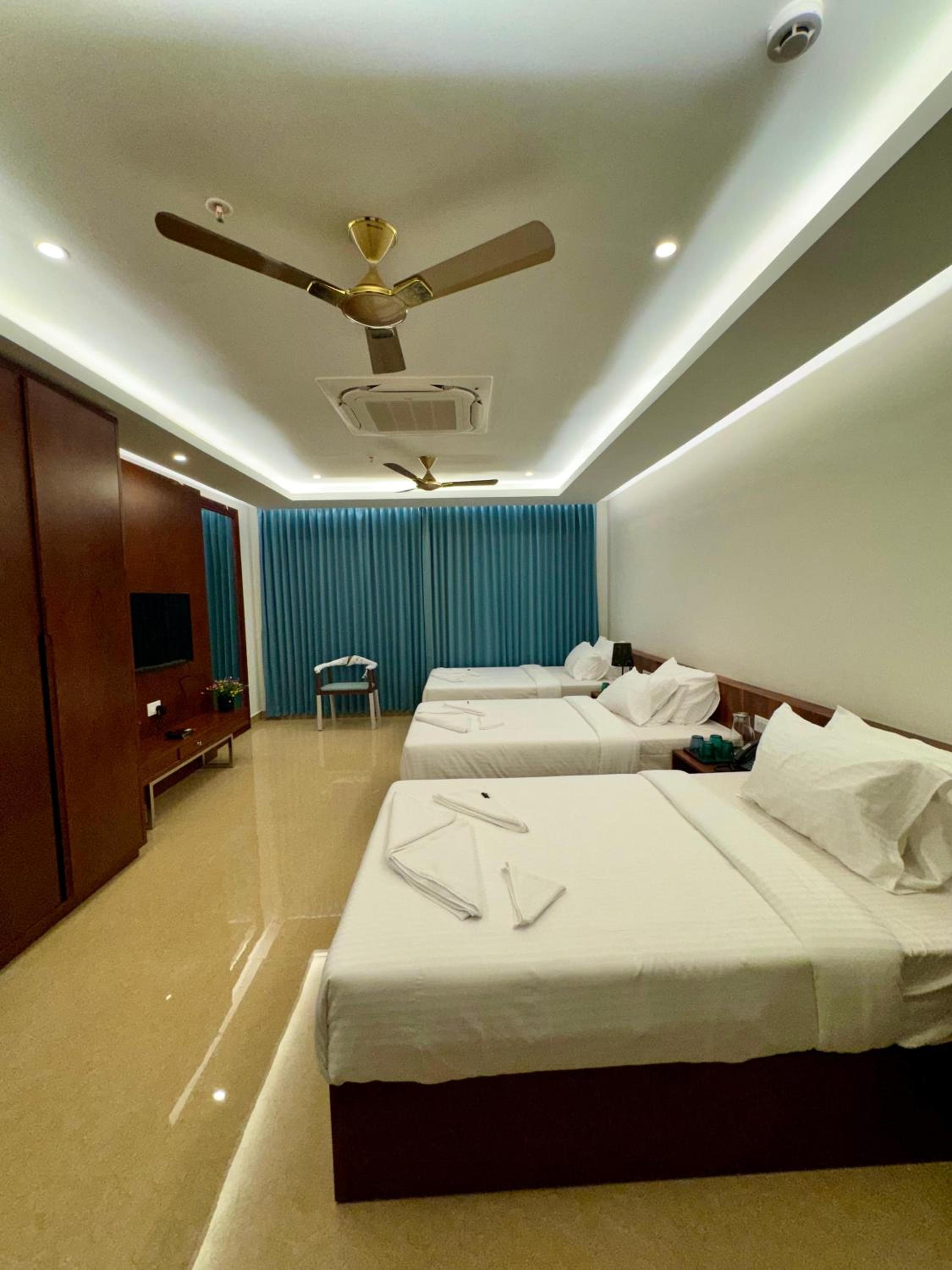 Standard Family Room - Photo 3