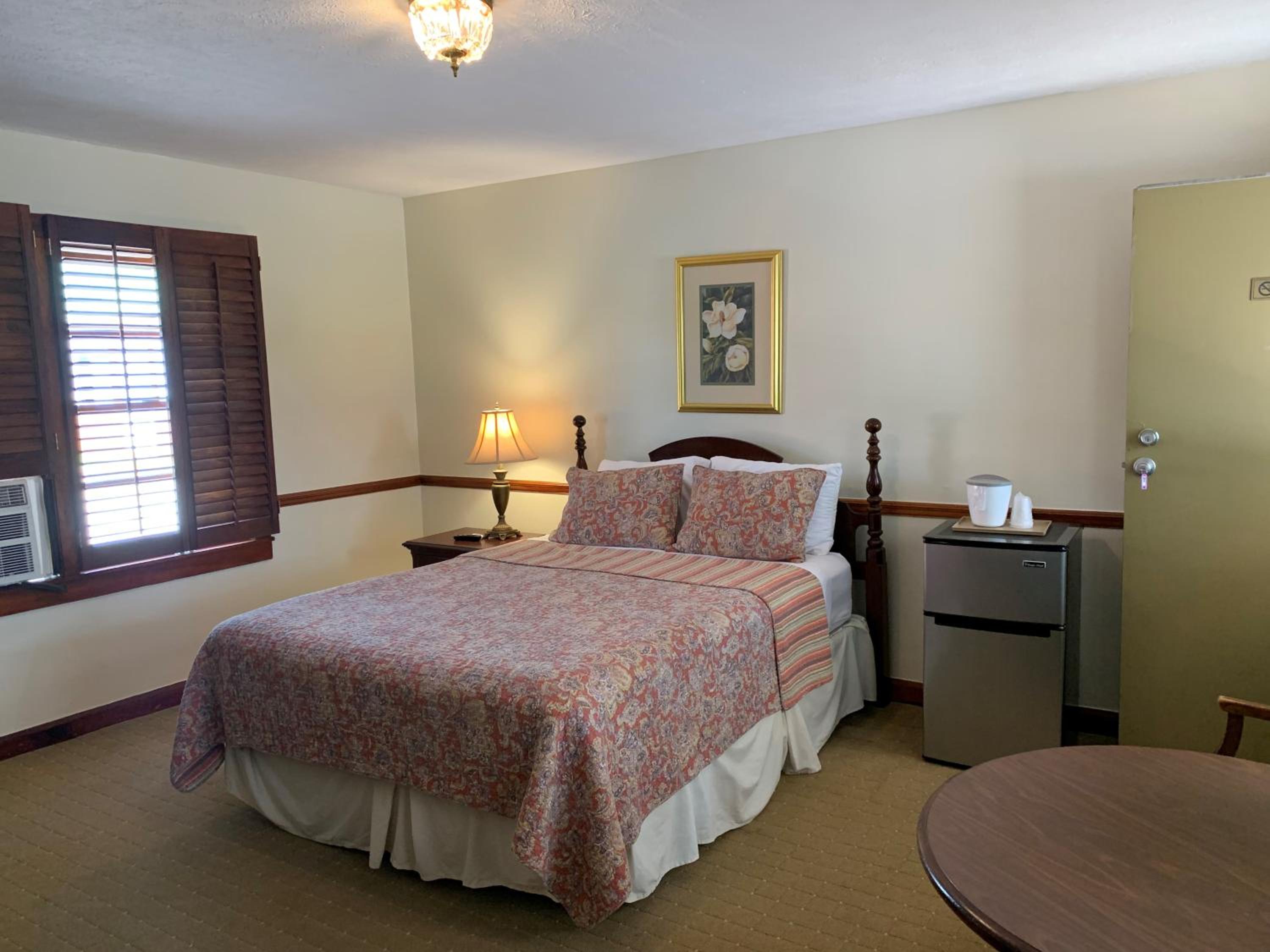 Queen Room photo 1