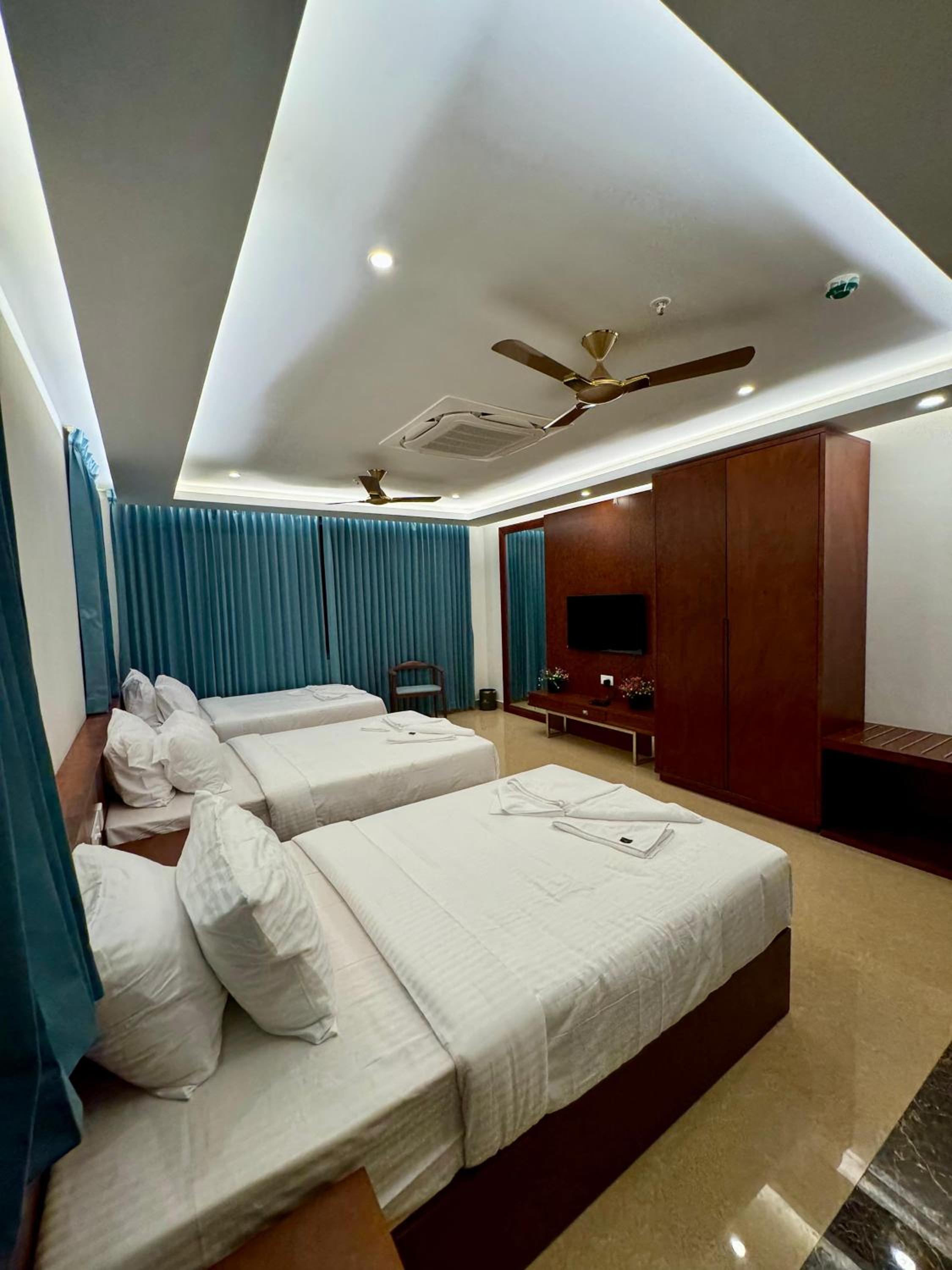 Standard Family Room - Photo 7