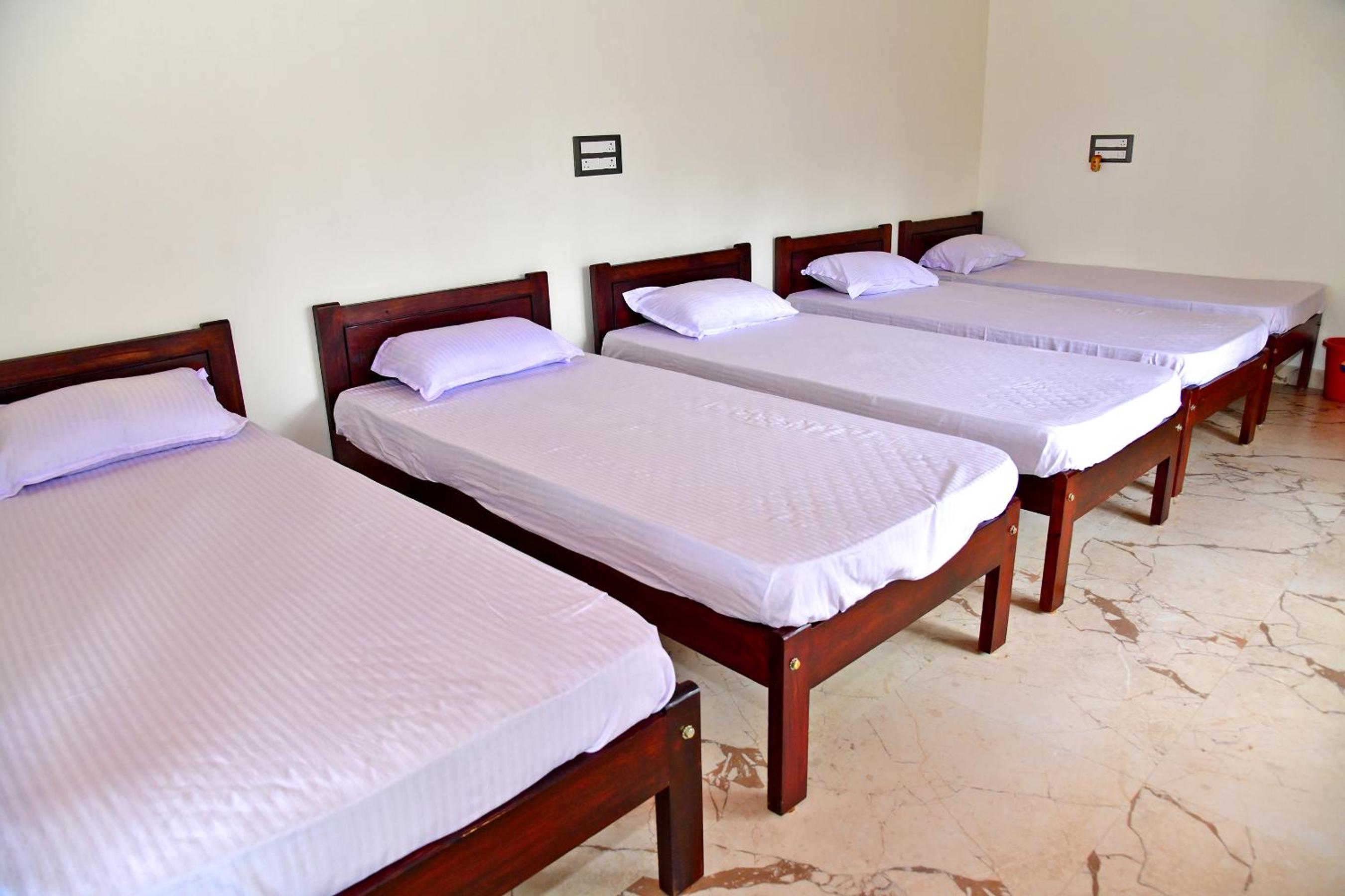6-Bed Mixed Dormitory Room