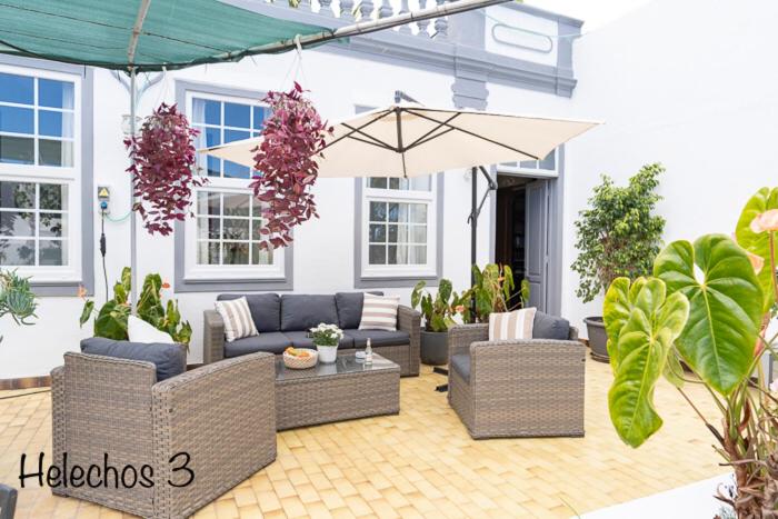 Three-Bedroom House with Jacuzzi and Terrace photo 3