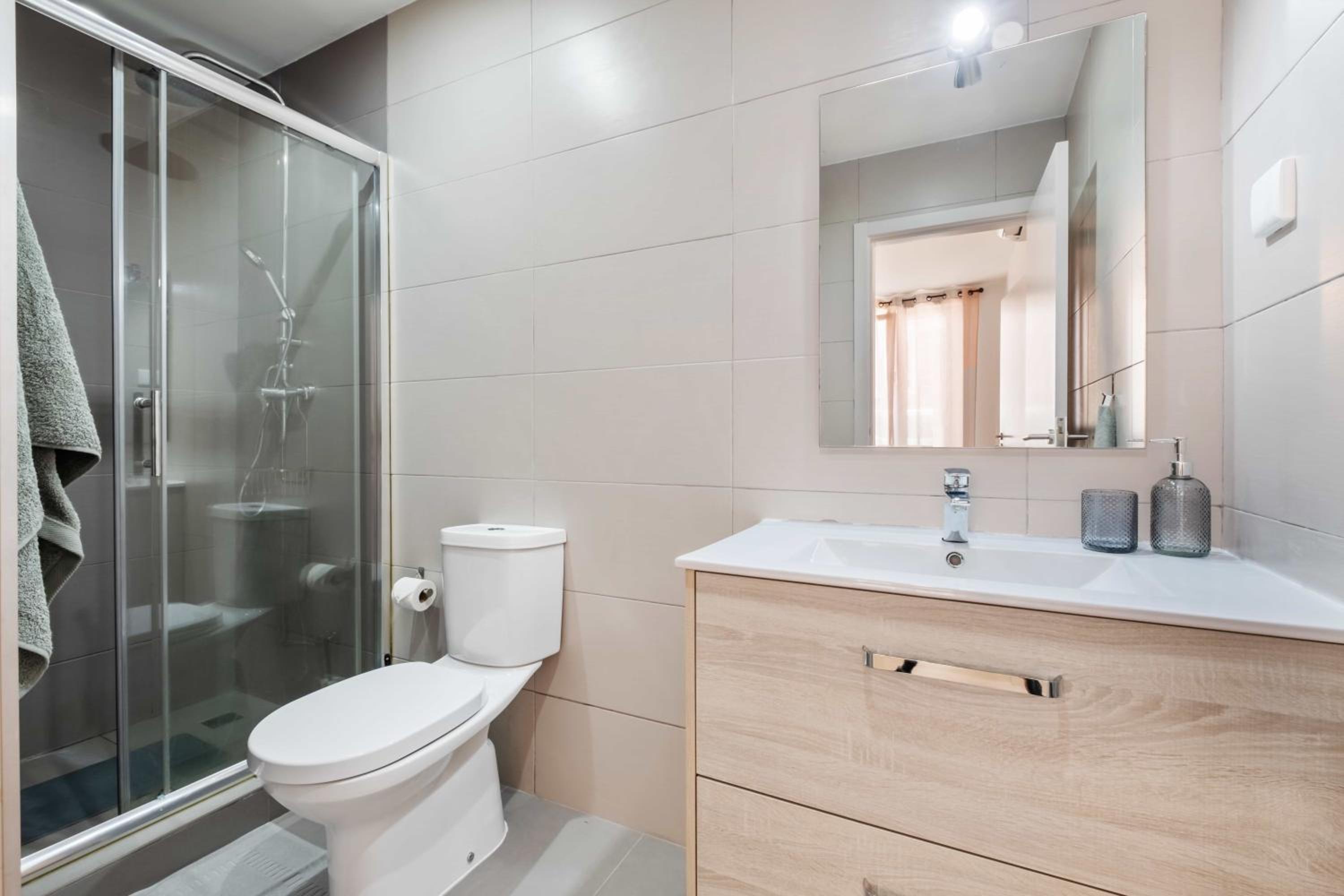 Two-Bedroom Apartment with City View photo 2