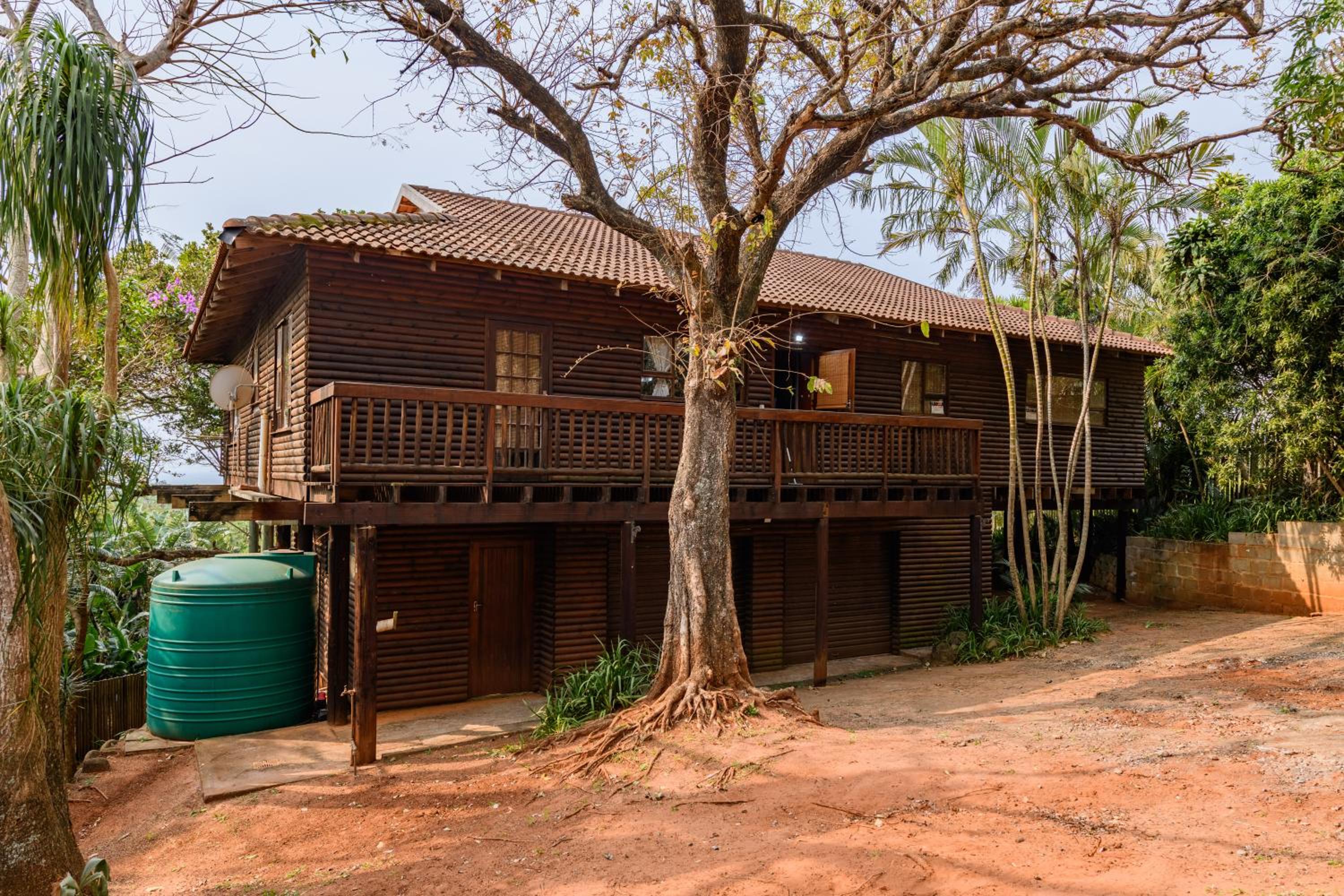 Three-Bedroom House photo 3