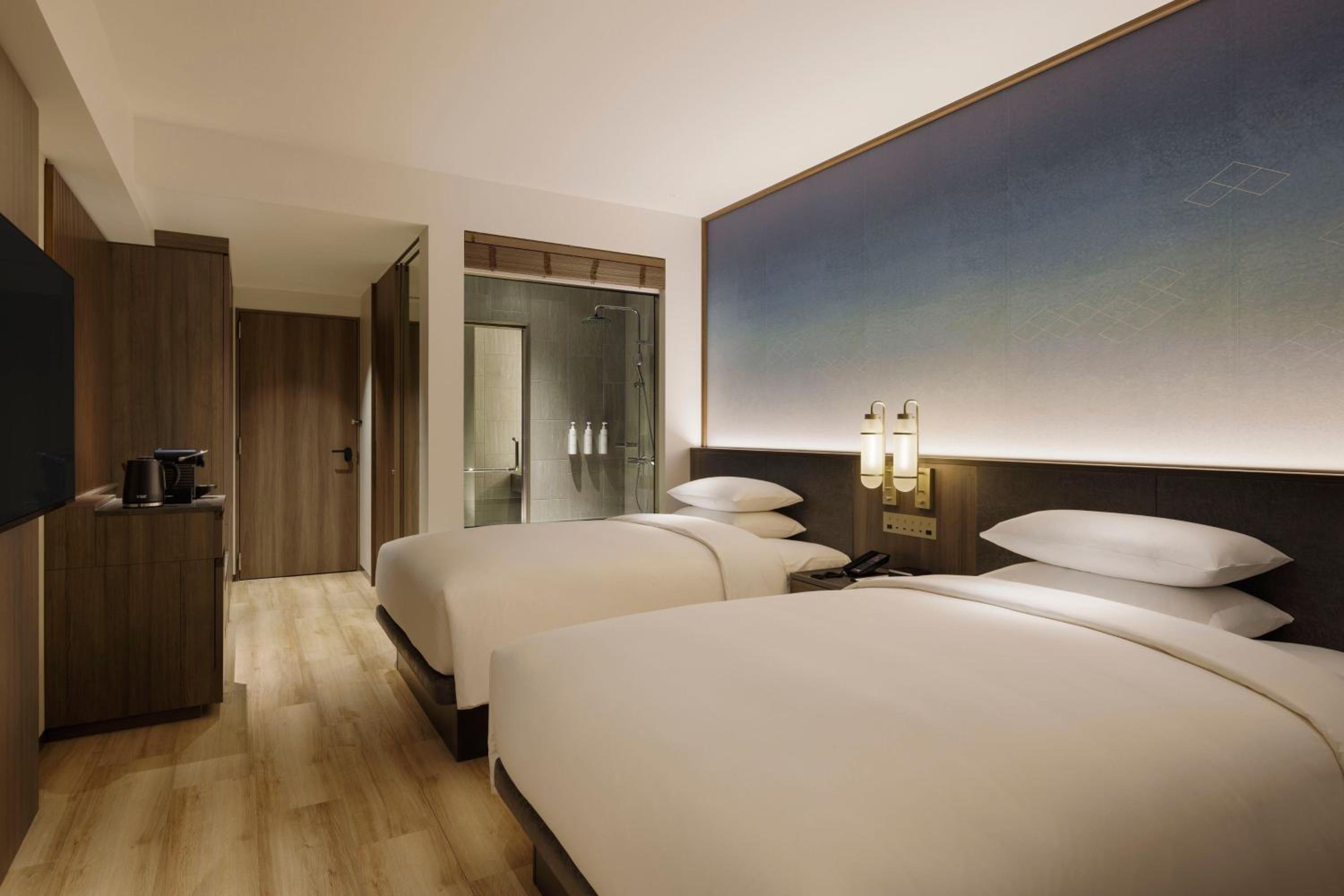 Superior Double Room with Two Double Beds and City View - Photo 1