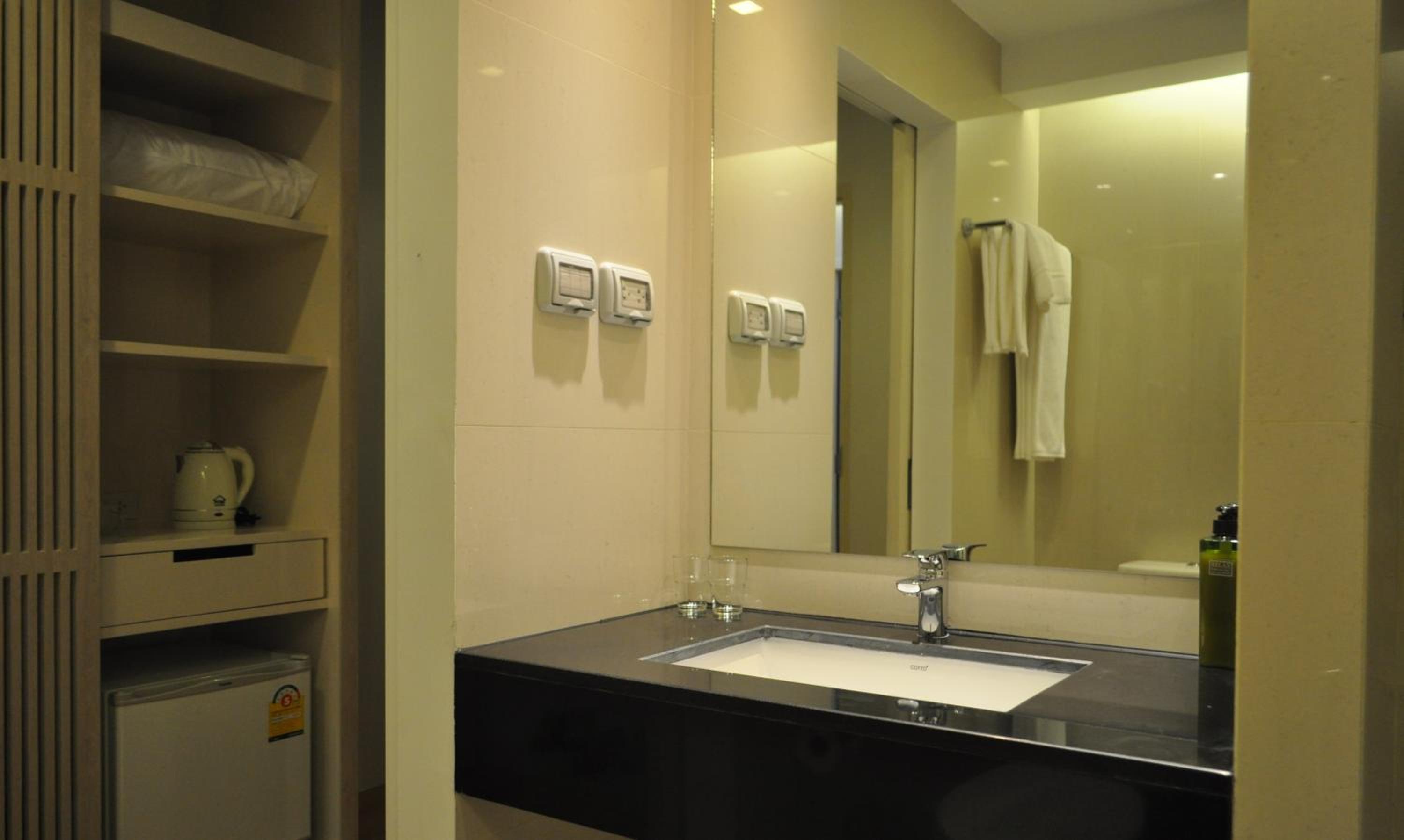 Budget Twin Room photo 2