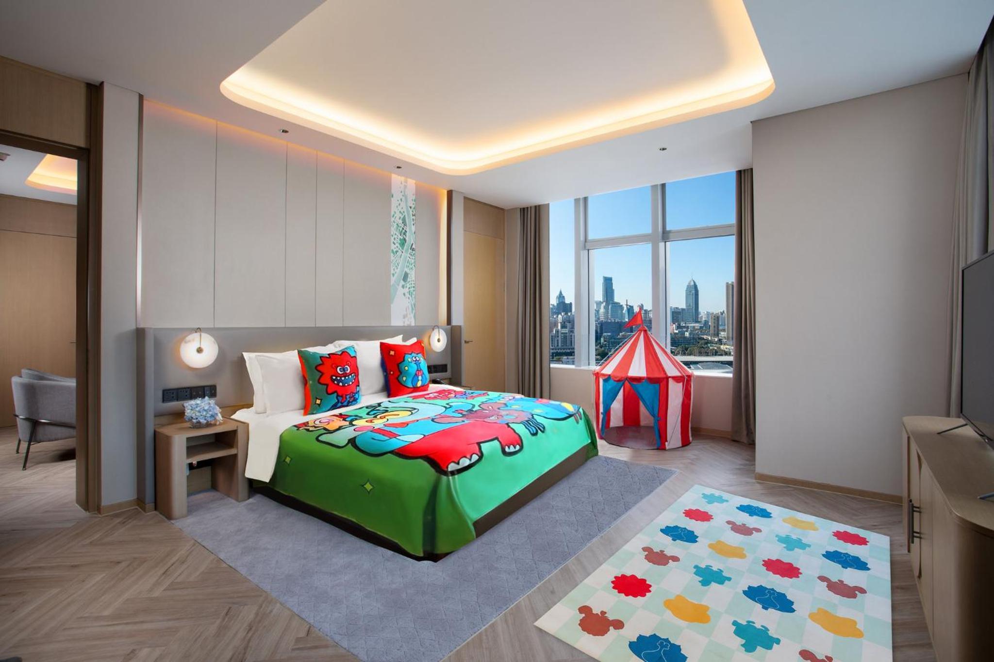 One-Bedroom King Suite with Kid Bed - Kids Theme - Photo 4