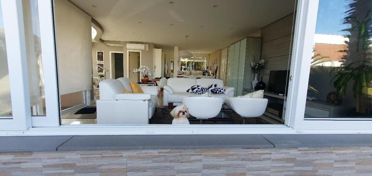 Eight-Bedroom House photo 1