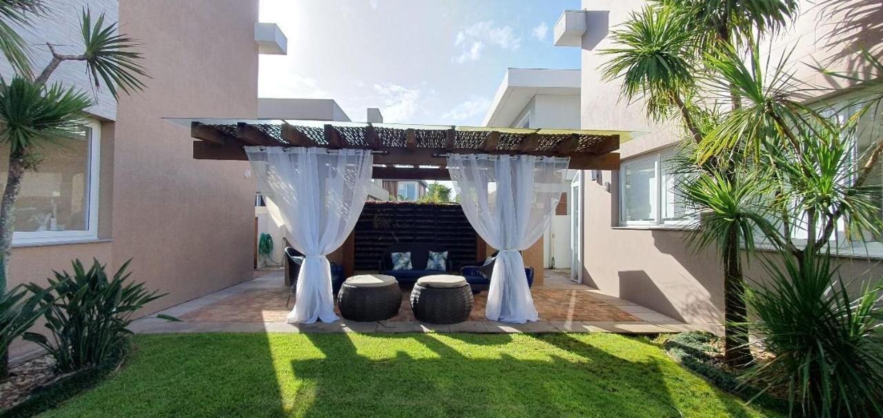 Eight-Bedroom House photo 2