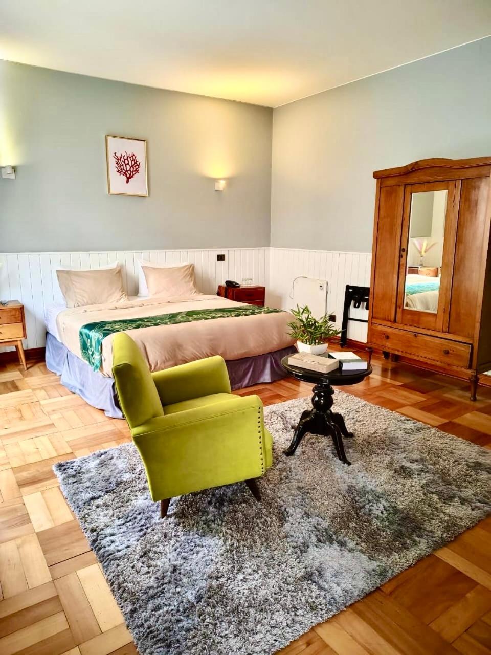 King Room with Balcony photo 2