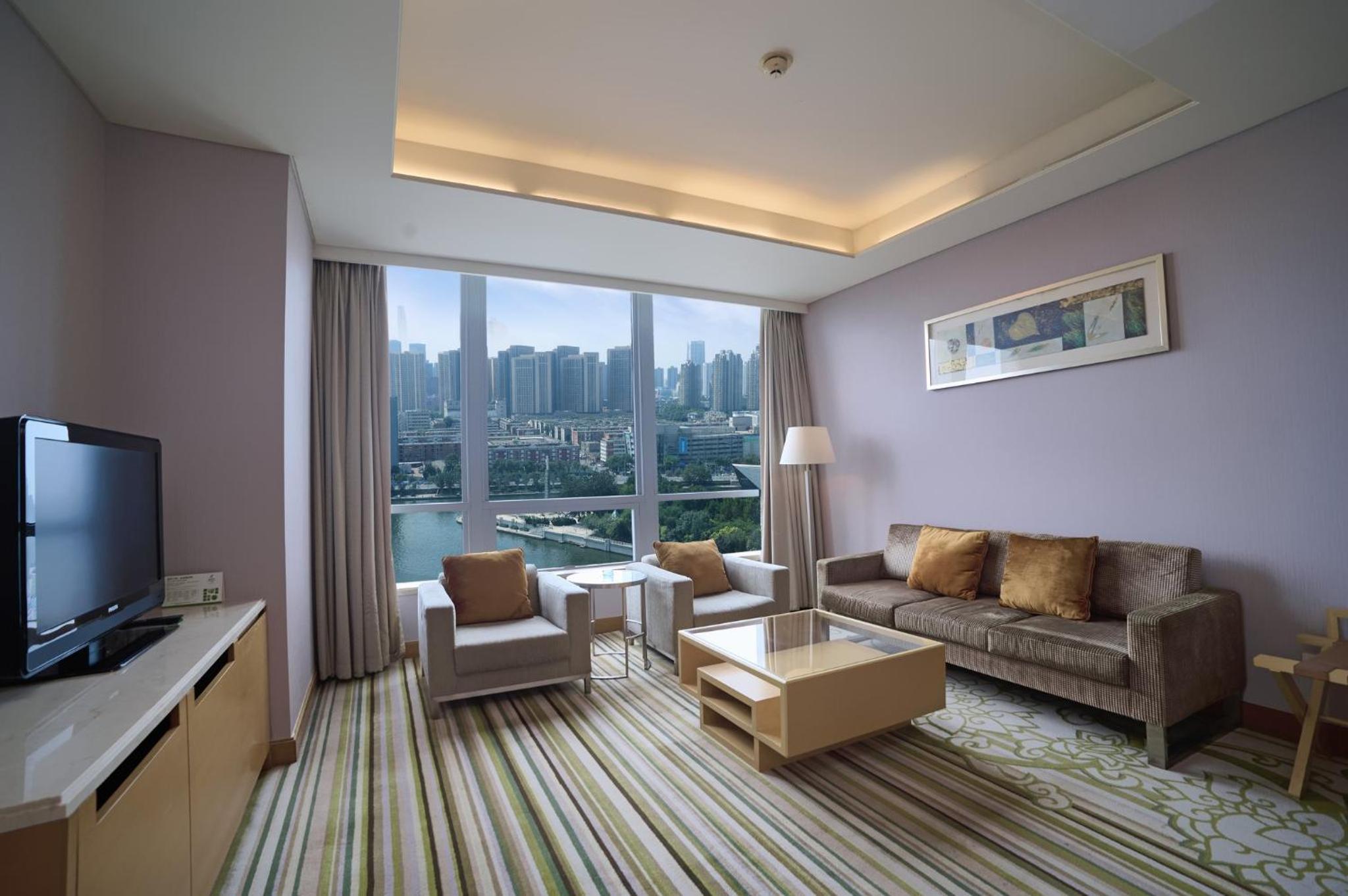 One-Bedroom Suite with Stocked Mini-bar - Photo 1