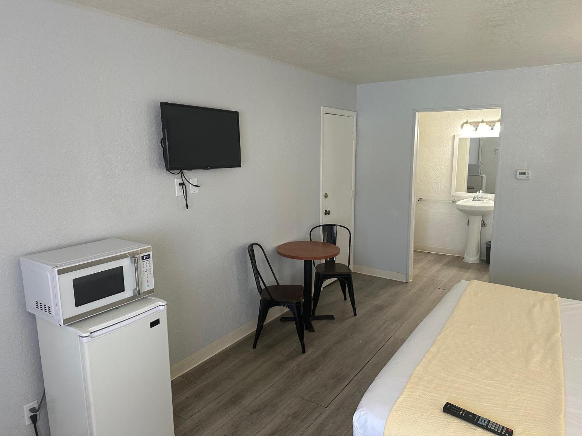 Deluxe King Room photo 1