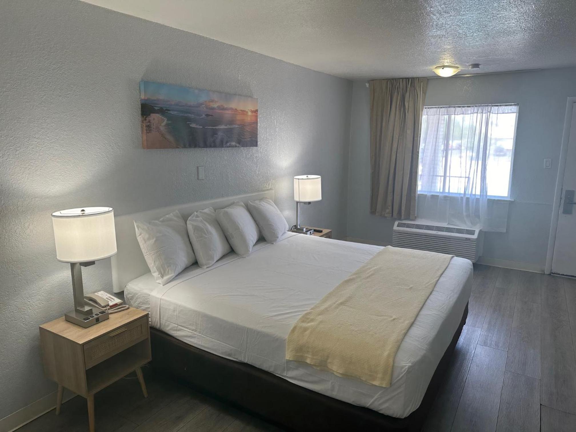 King Room - Non-Smoking