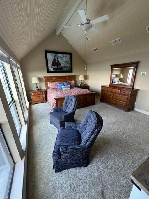 Three-Bedroom House photo 3