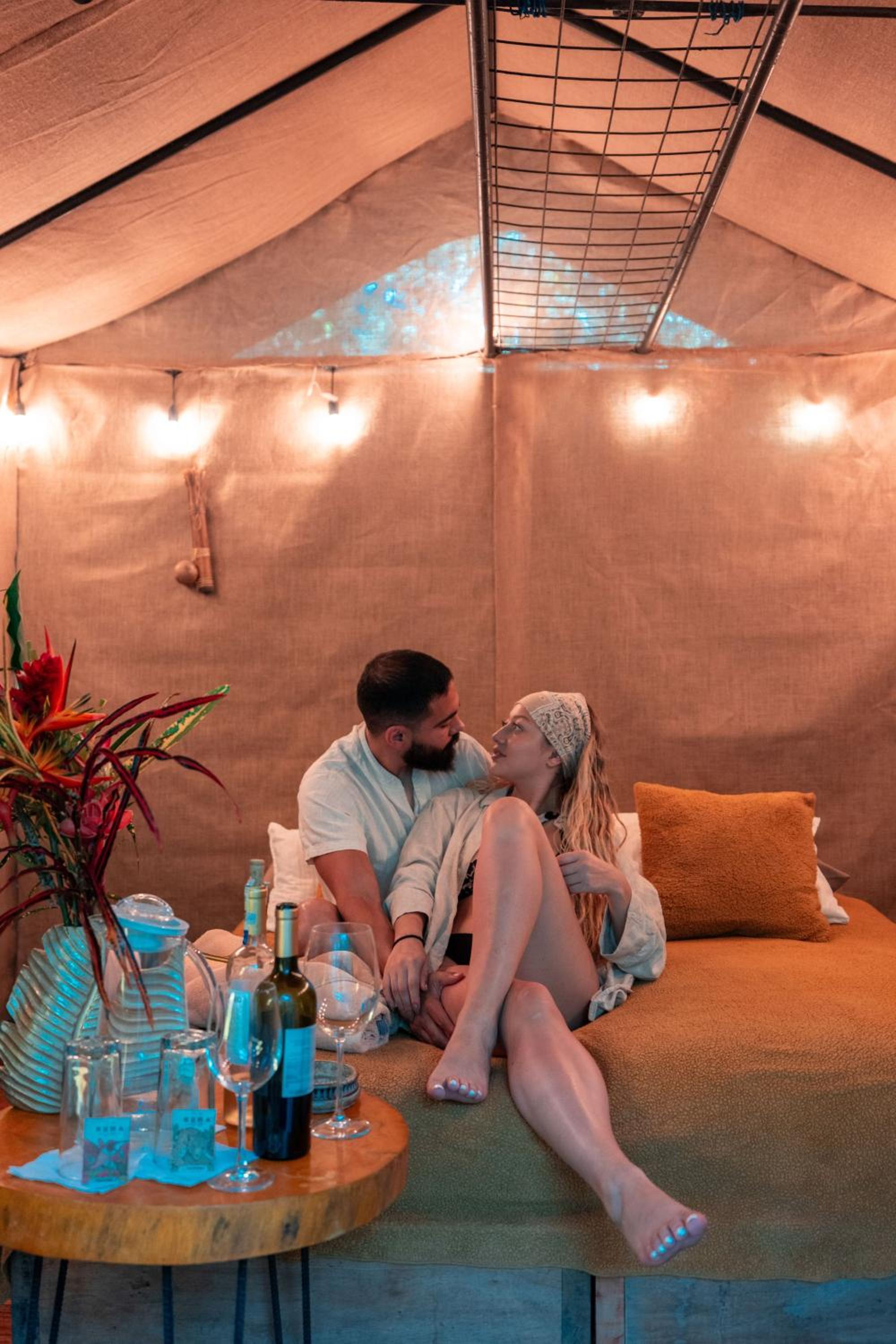 Tent - Photo 2