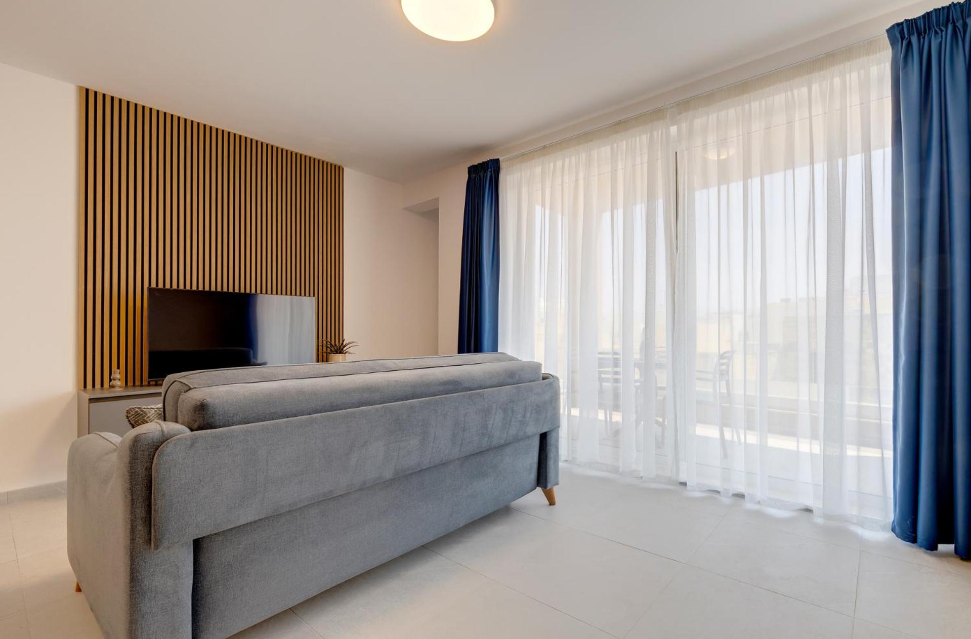 Two-Bedroom Deluxe Apartment with Balcony