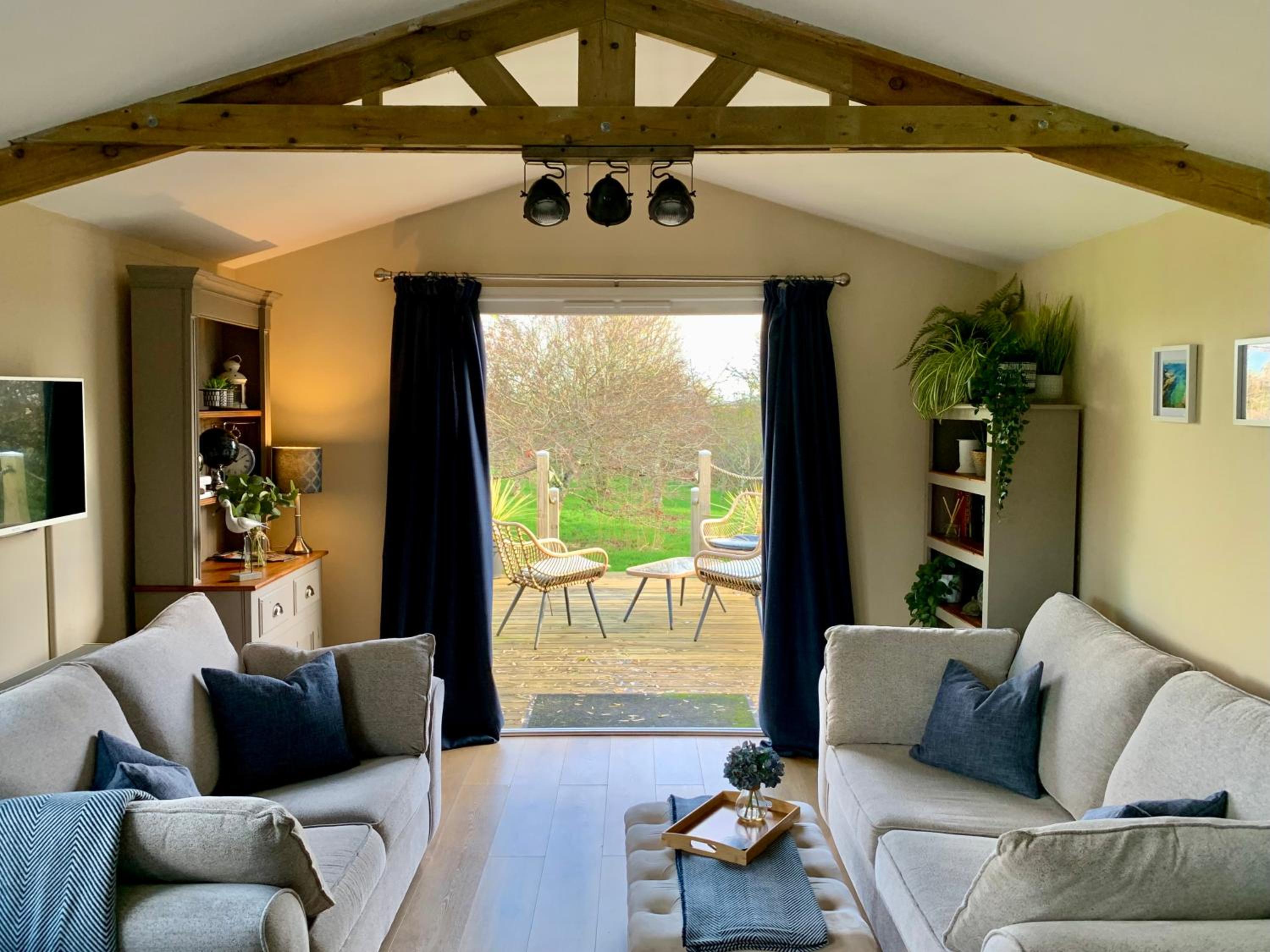One-Bedroom House photo 1