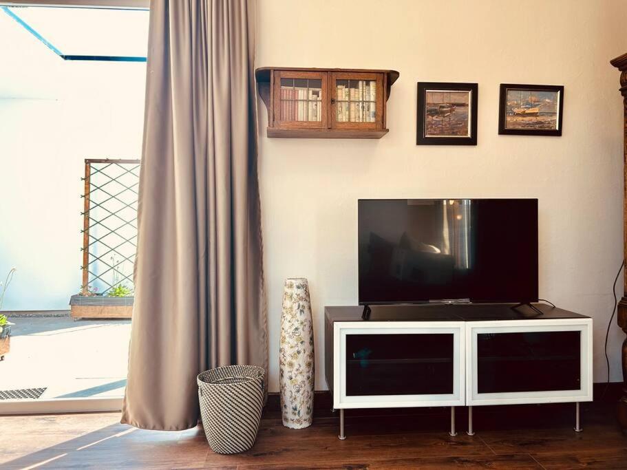 One-Bedroom House photo 1