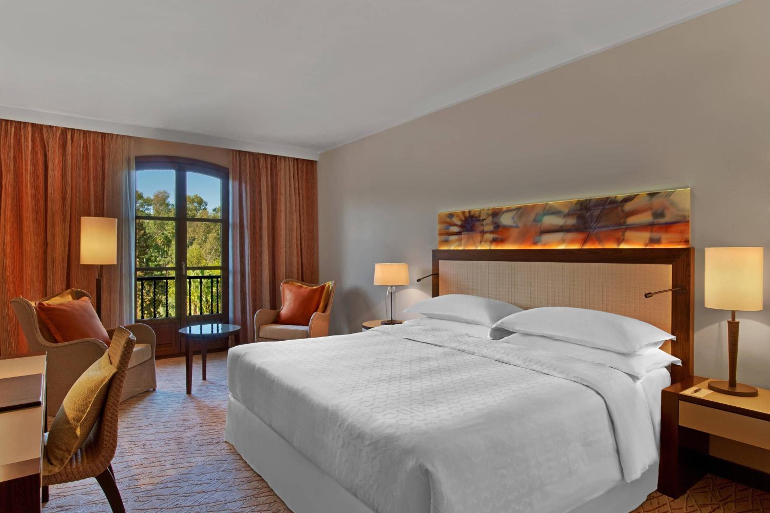 Superior King Room with Resort View