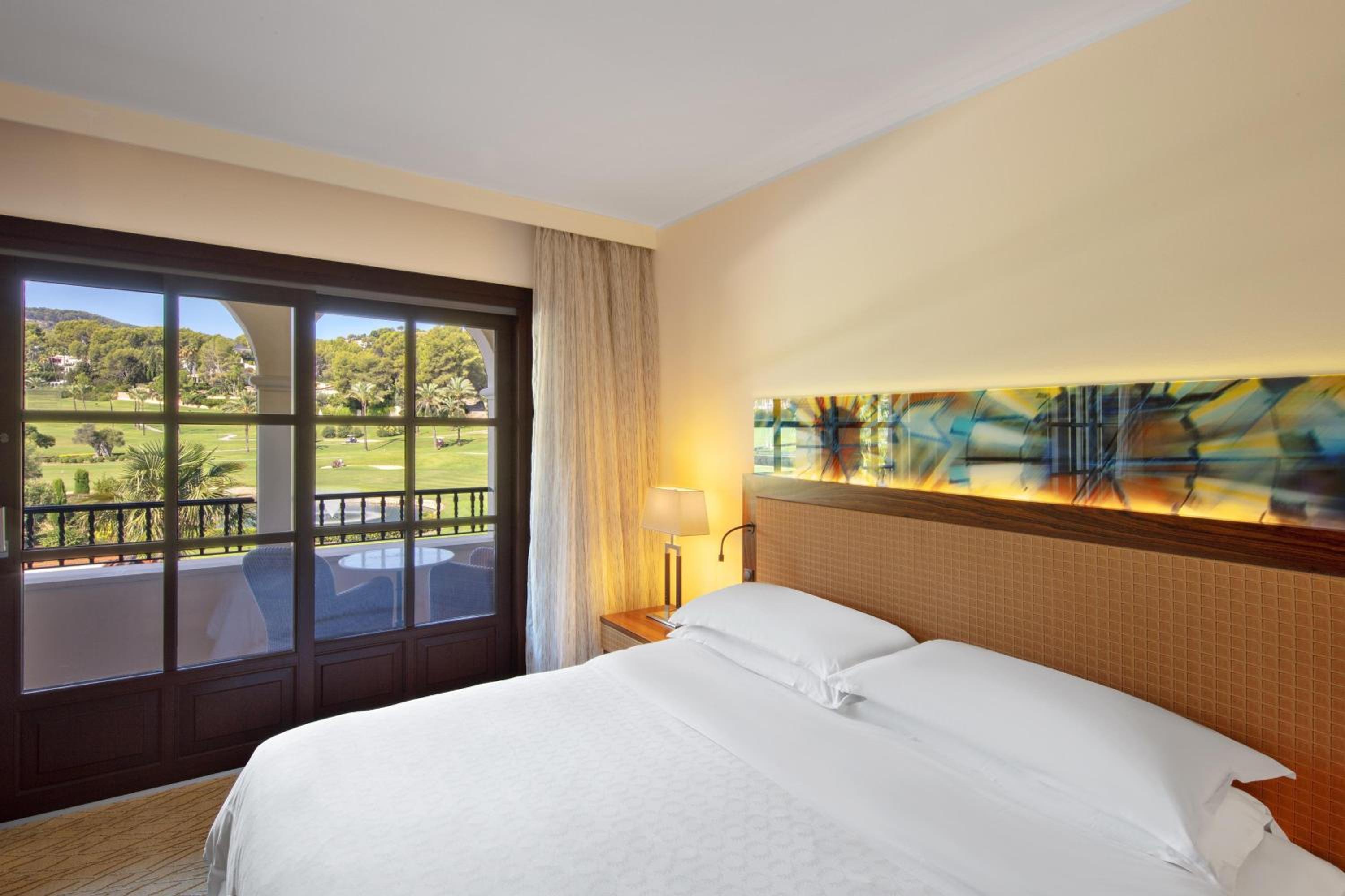Deluxe King Room with Balcony