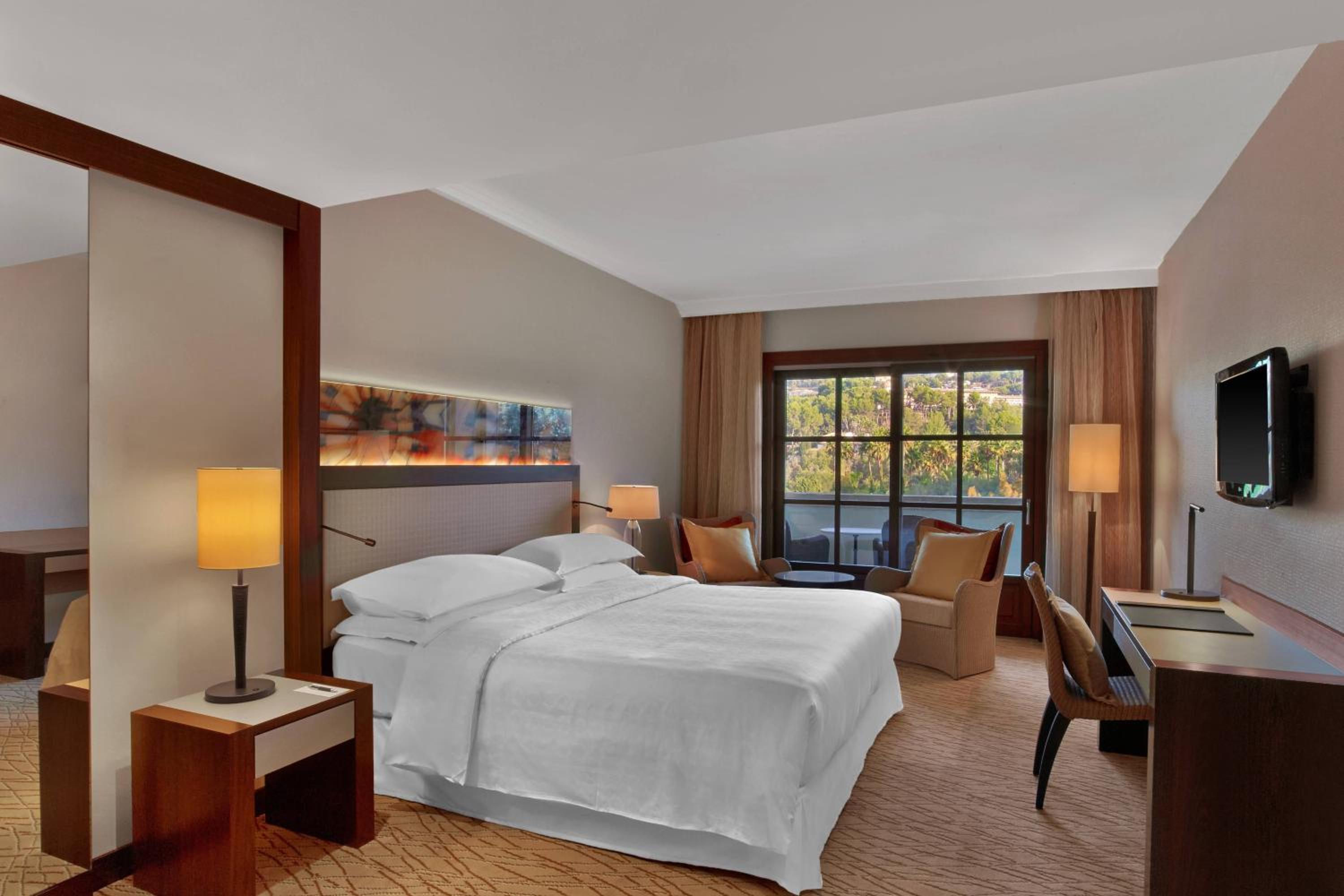 Junior Suite with Resort View