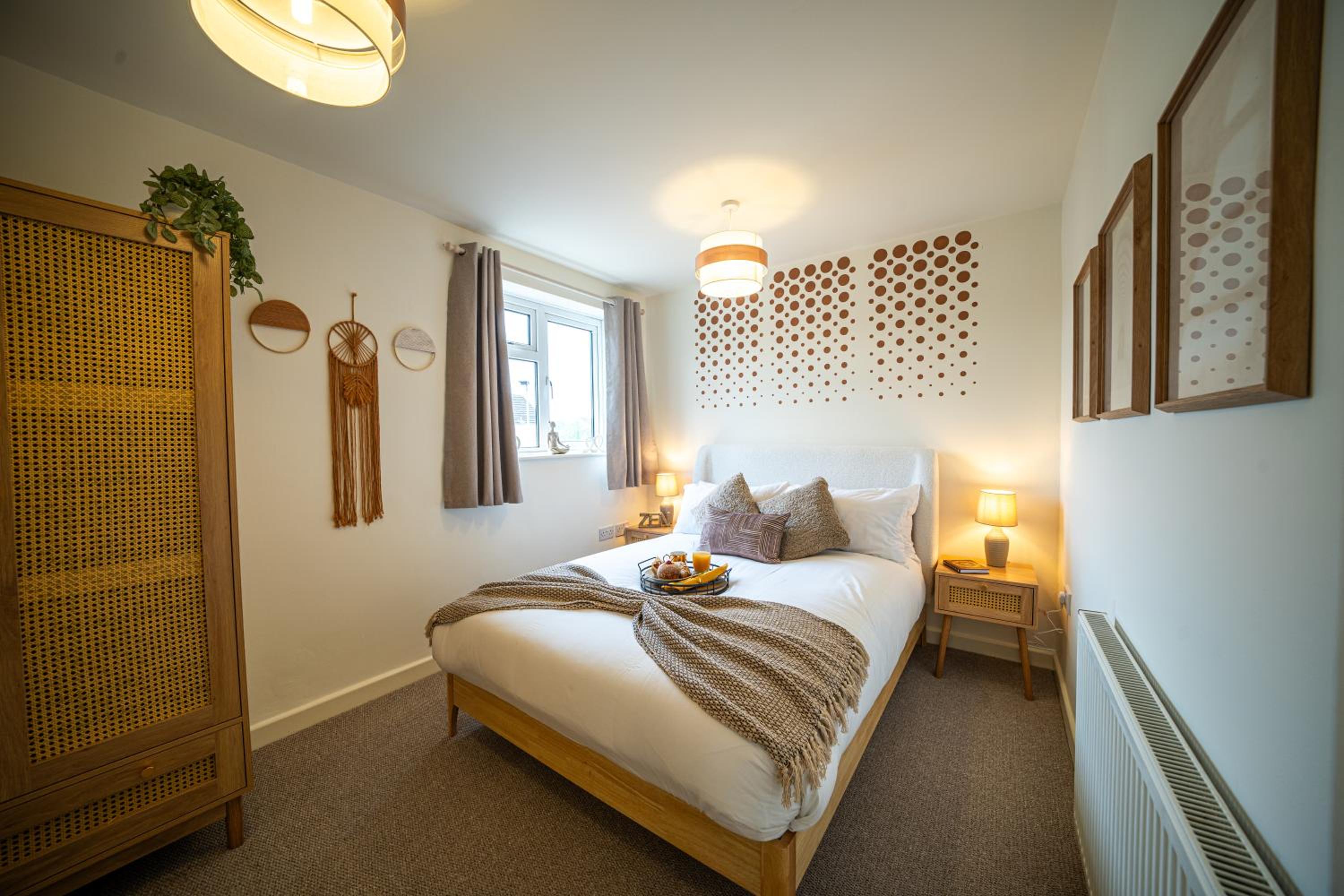 Five-Bedroom House photo 1