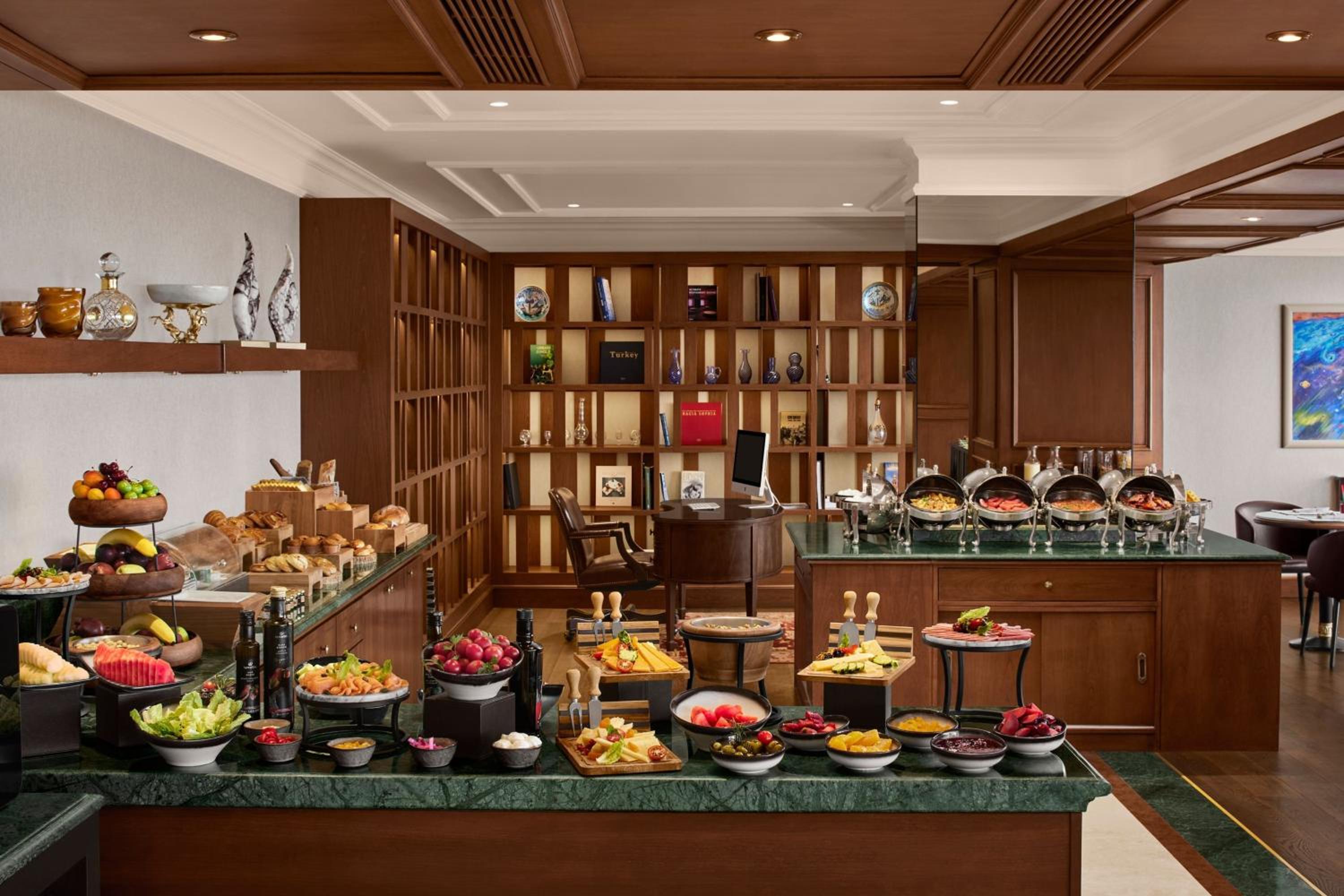 Istanbul Suite with Club Lounge Access photo 3
