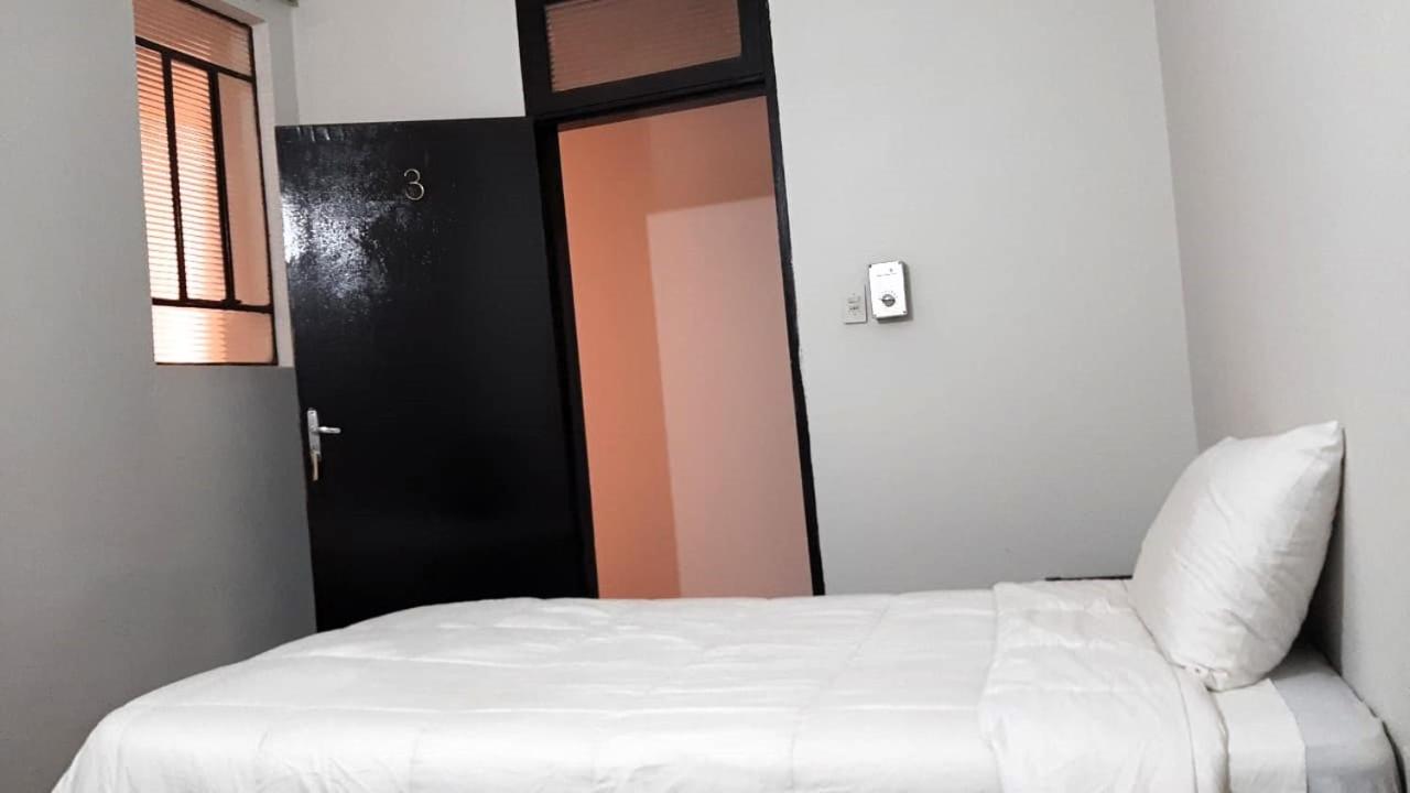 Economy Twin Room photo 1