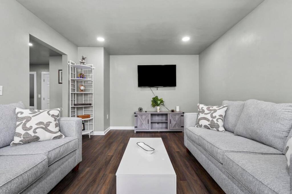 Three-Bedroom Apartment photo 1