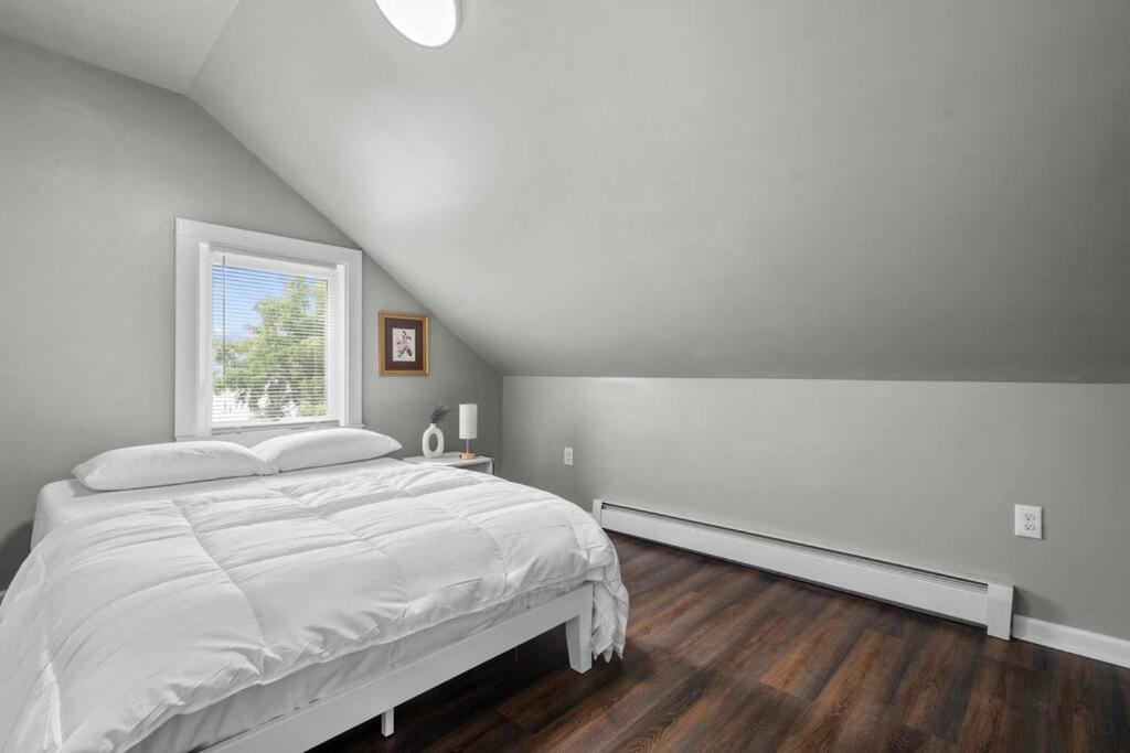 Three-Bedroom Apartment photo 2