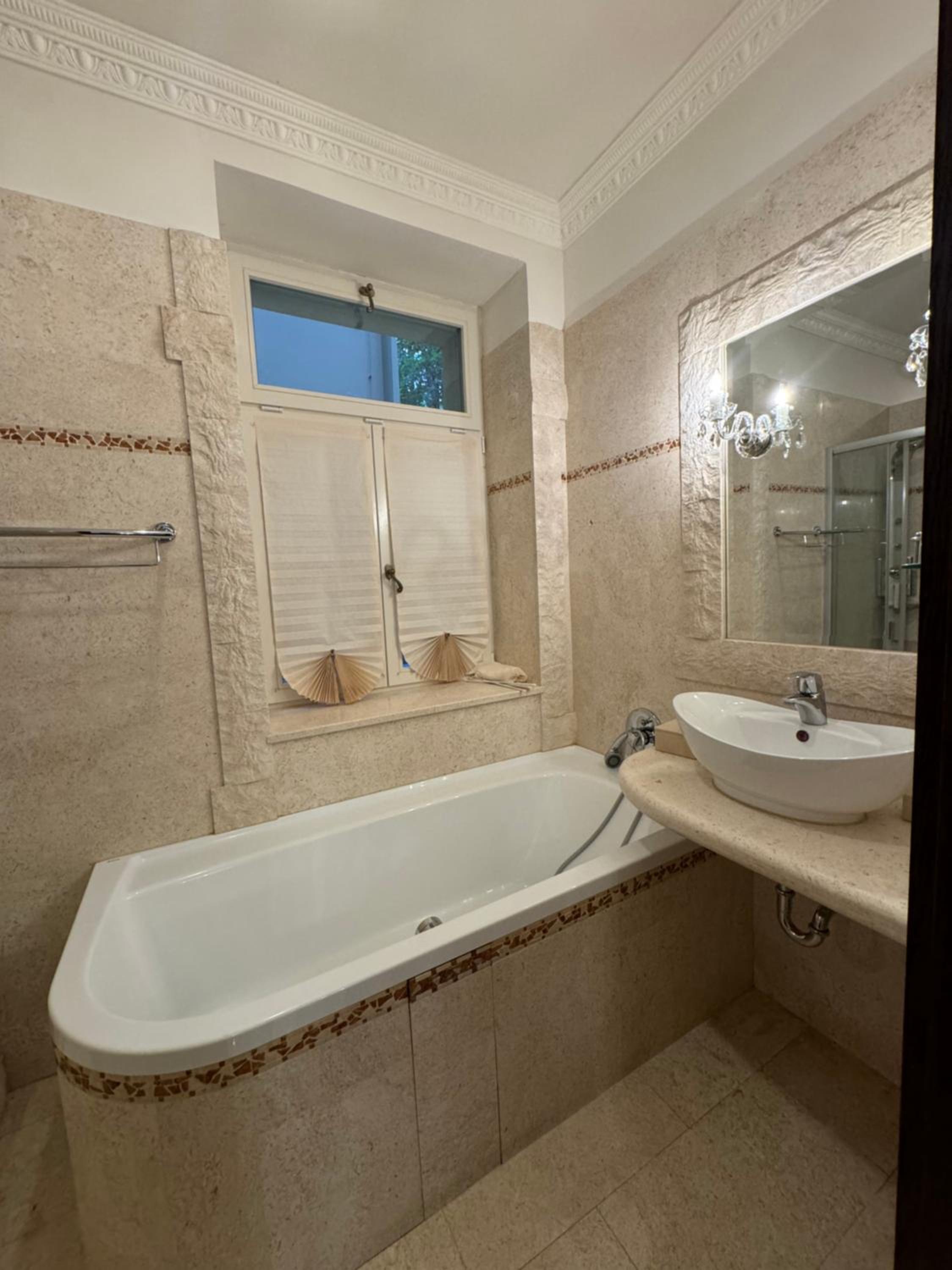 One-Bedroom Apartment - Photo 2