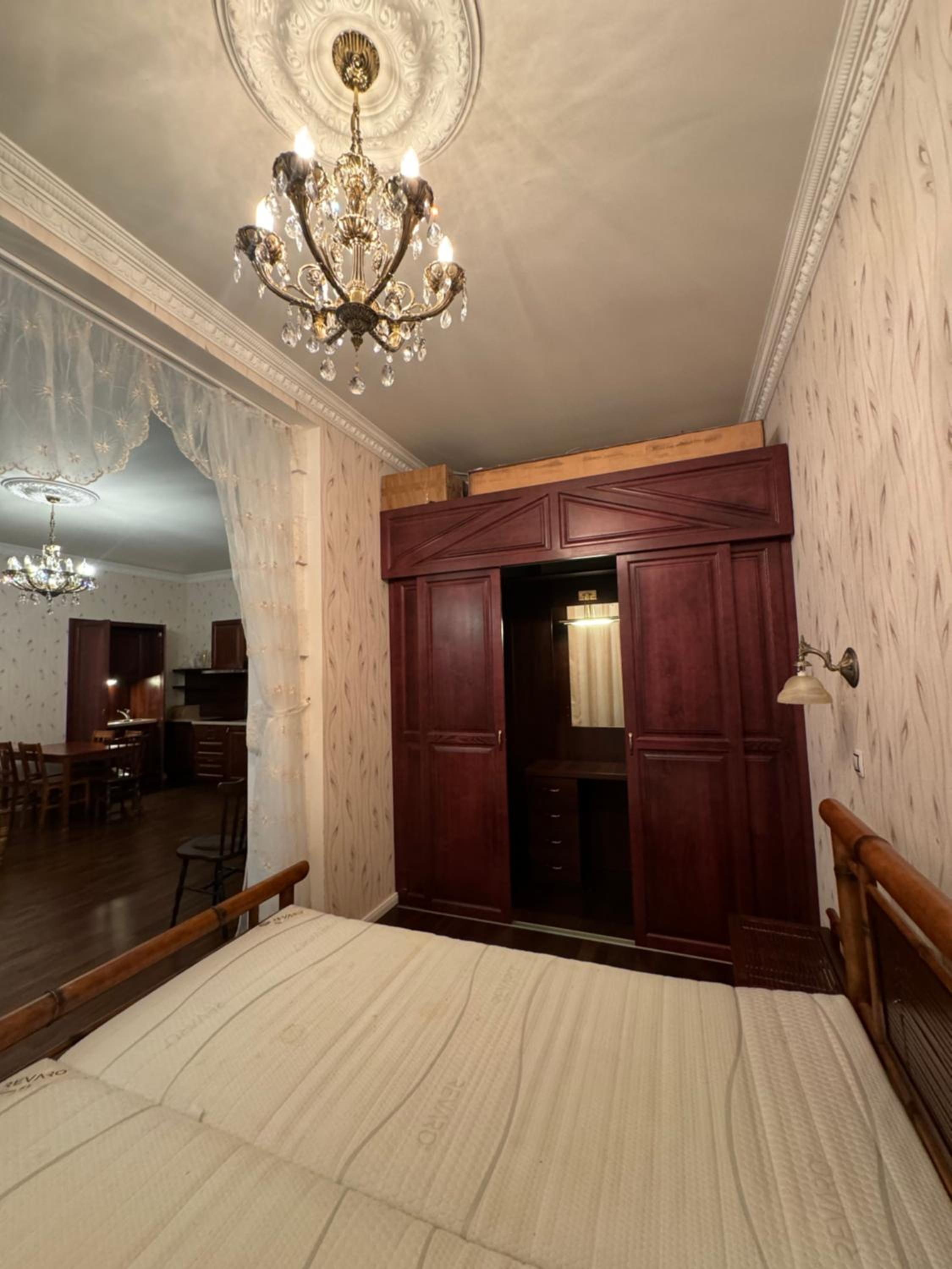 One-Bedroom Apartment - Photo 1