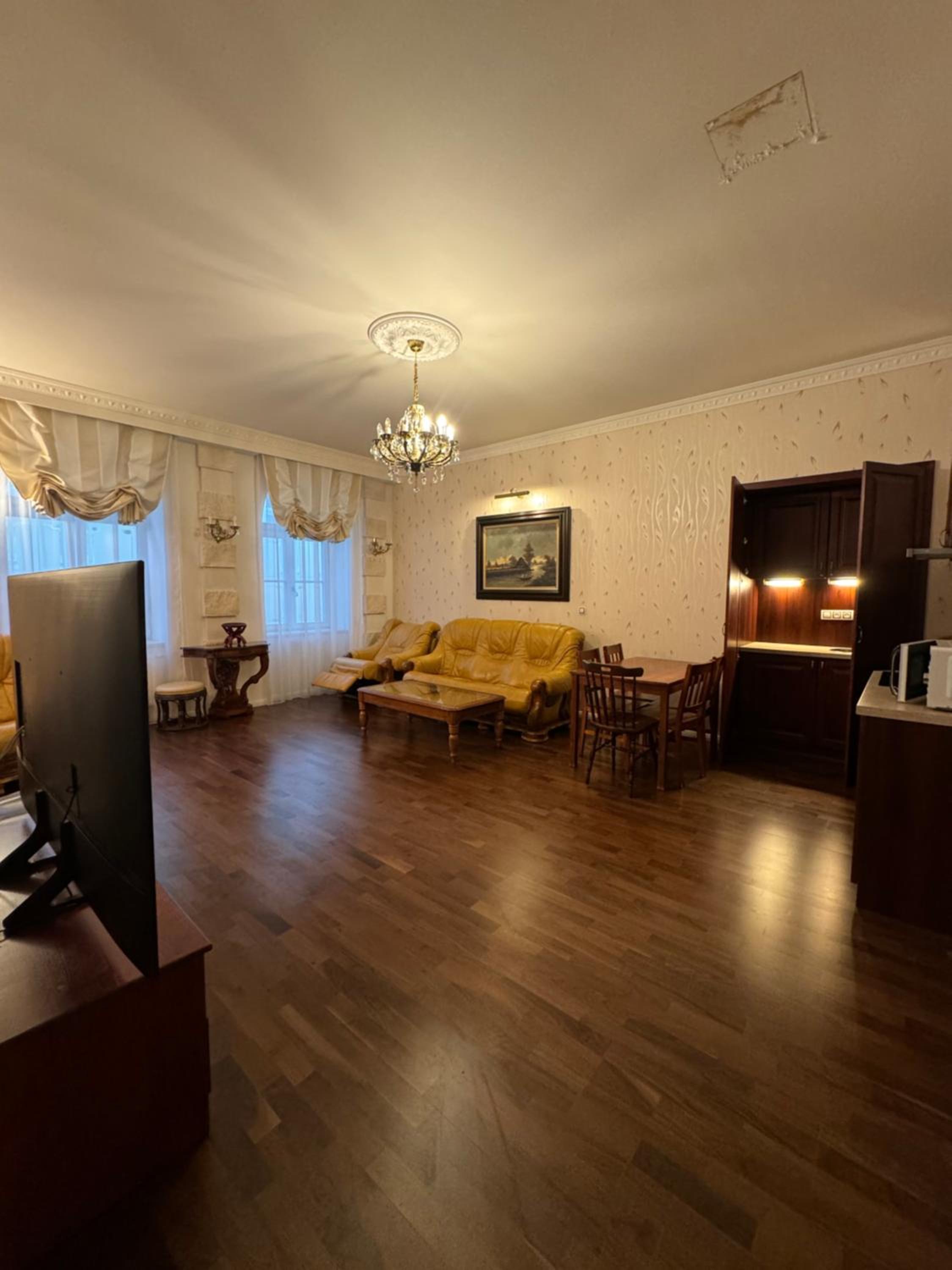 One-Bedroom Apartment - Photo 3