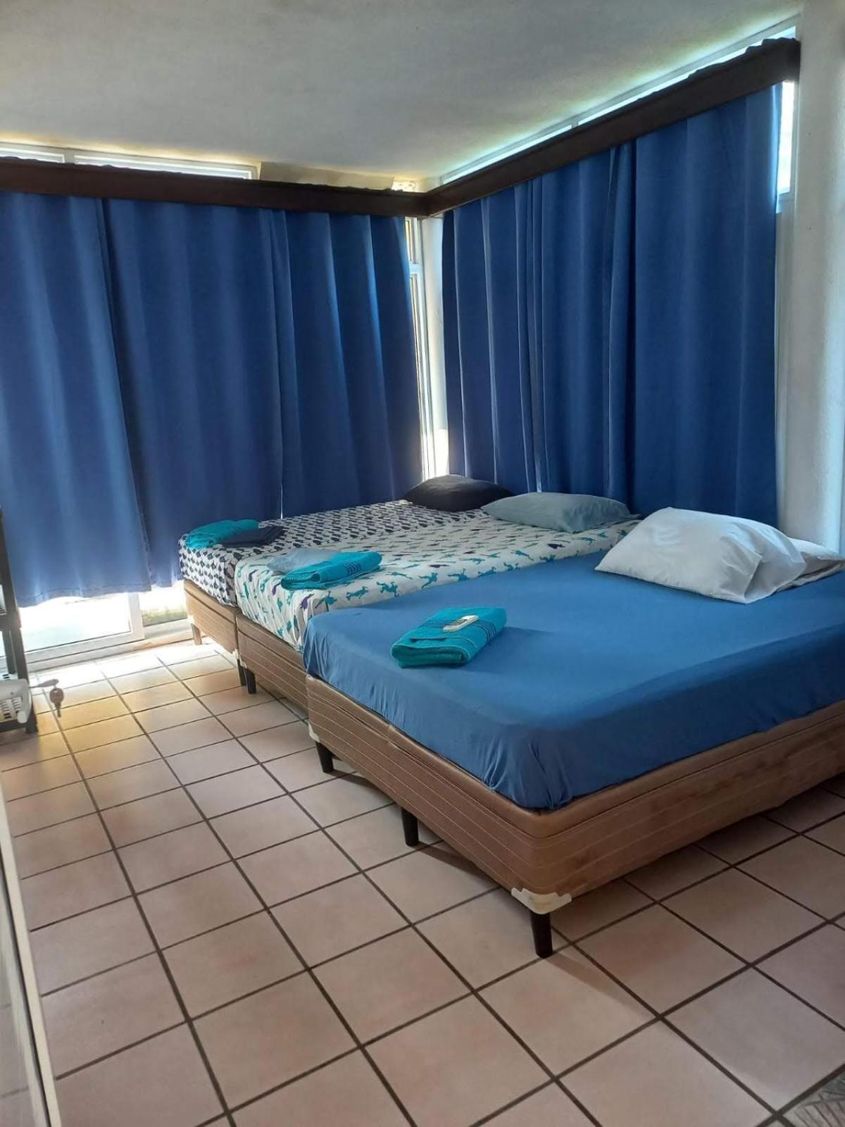 Five-Bedroom House photo 1