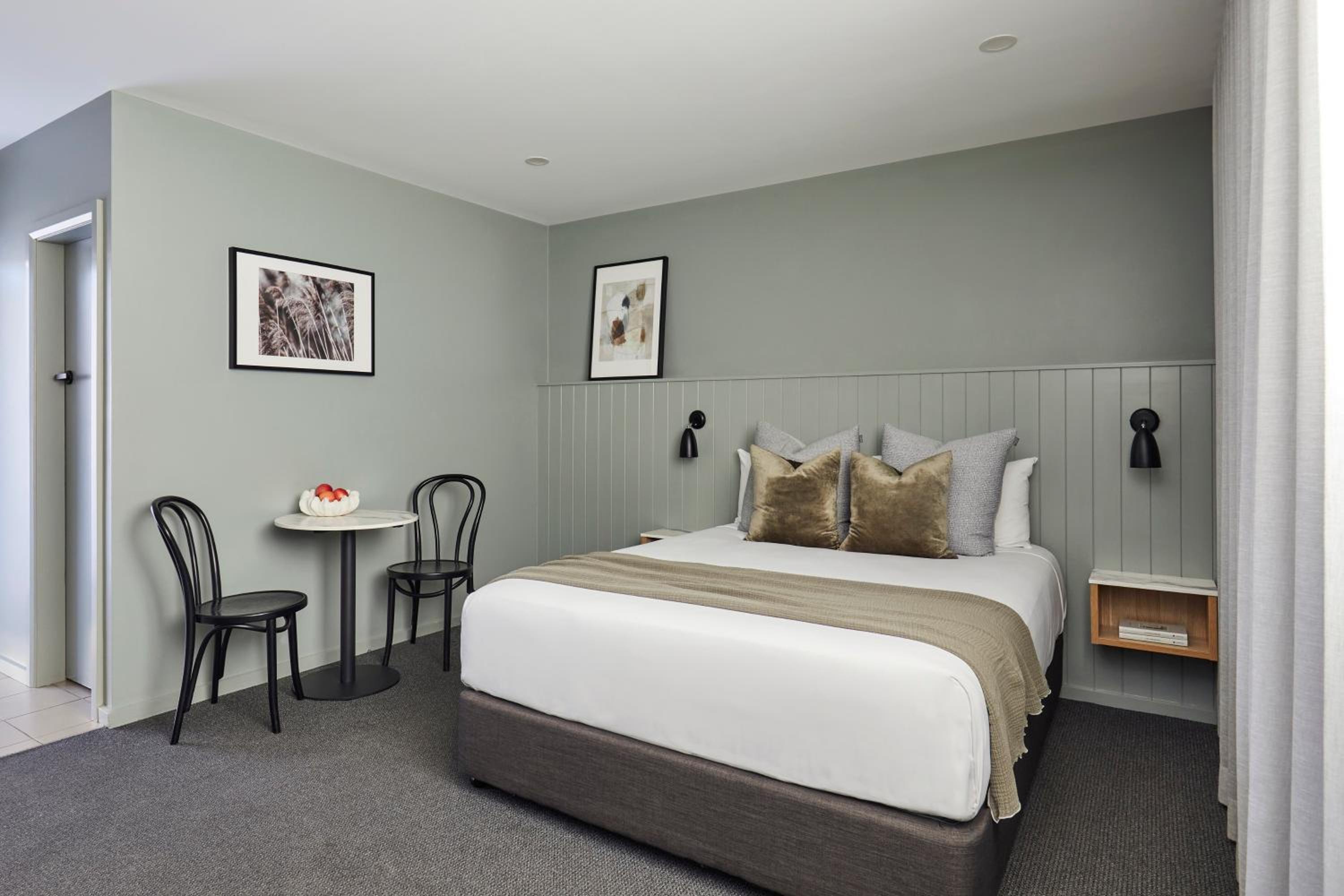 Olive Queen Room photo 1