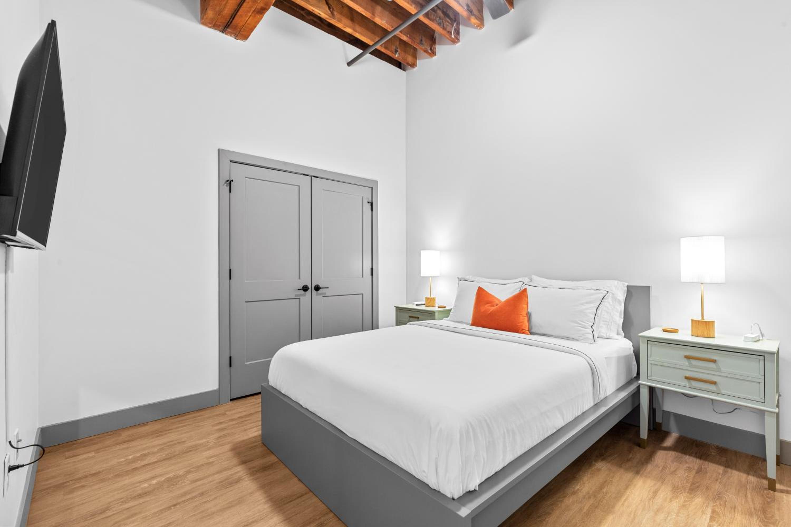One-Bedroom Apartment with View photo 2