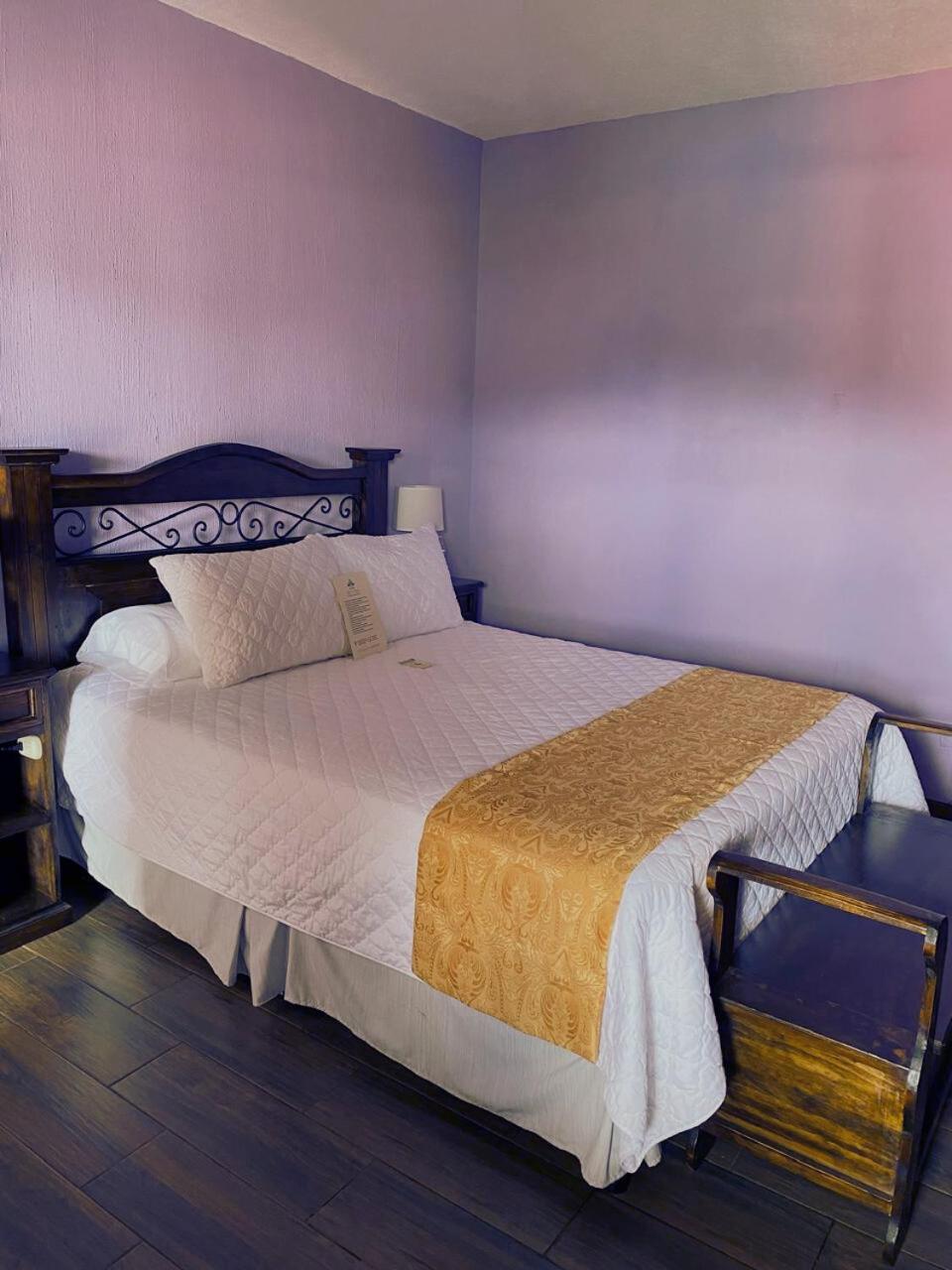 Queen Room photo 3
