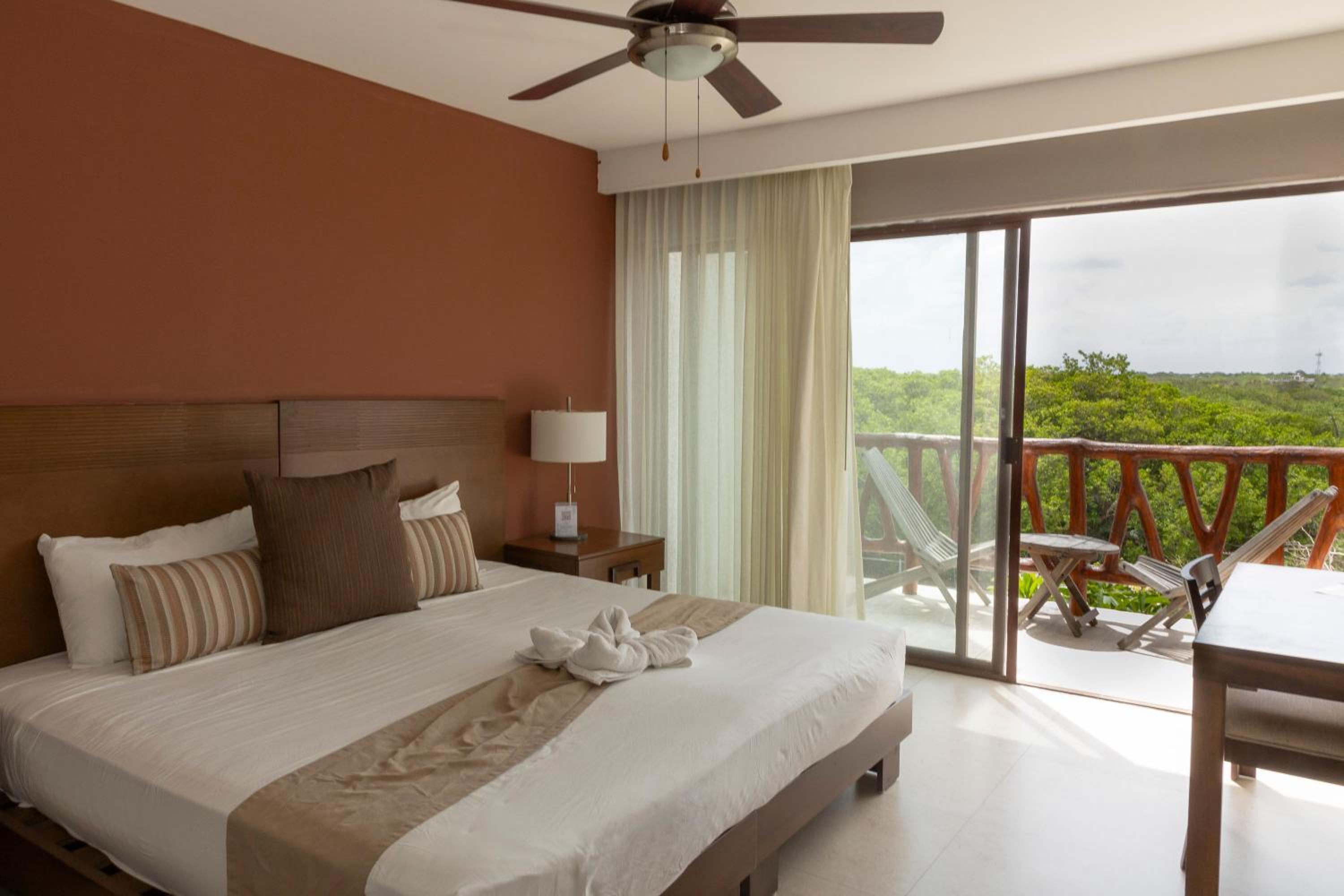 Sunset View With Queen Bed